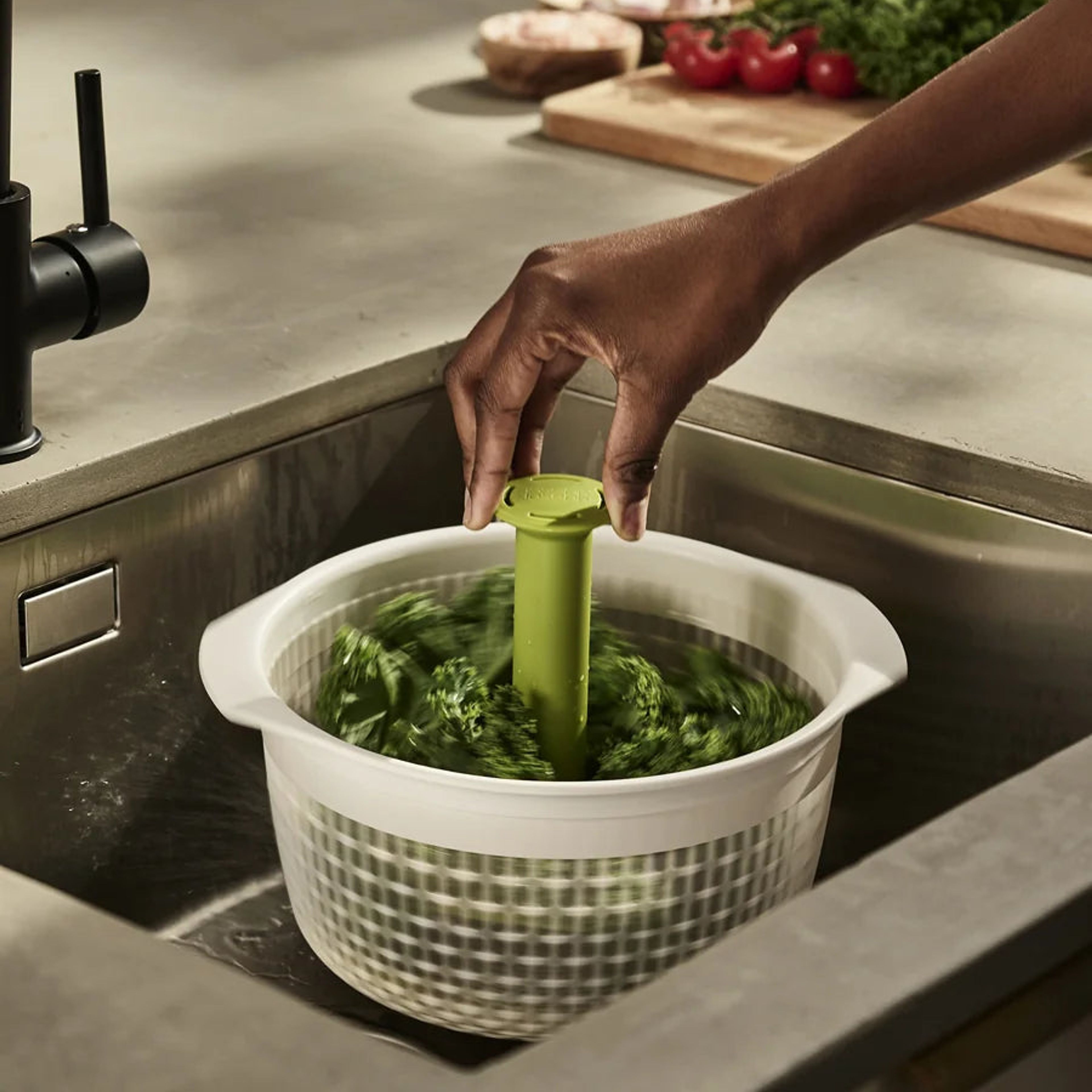 Spindola Green In-sink Salad-spinning Colander