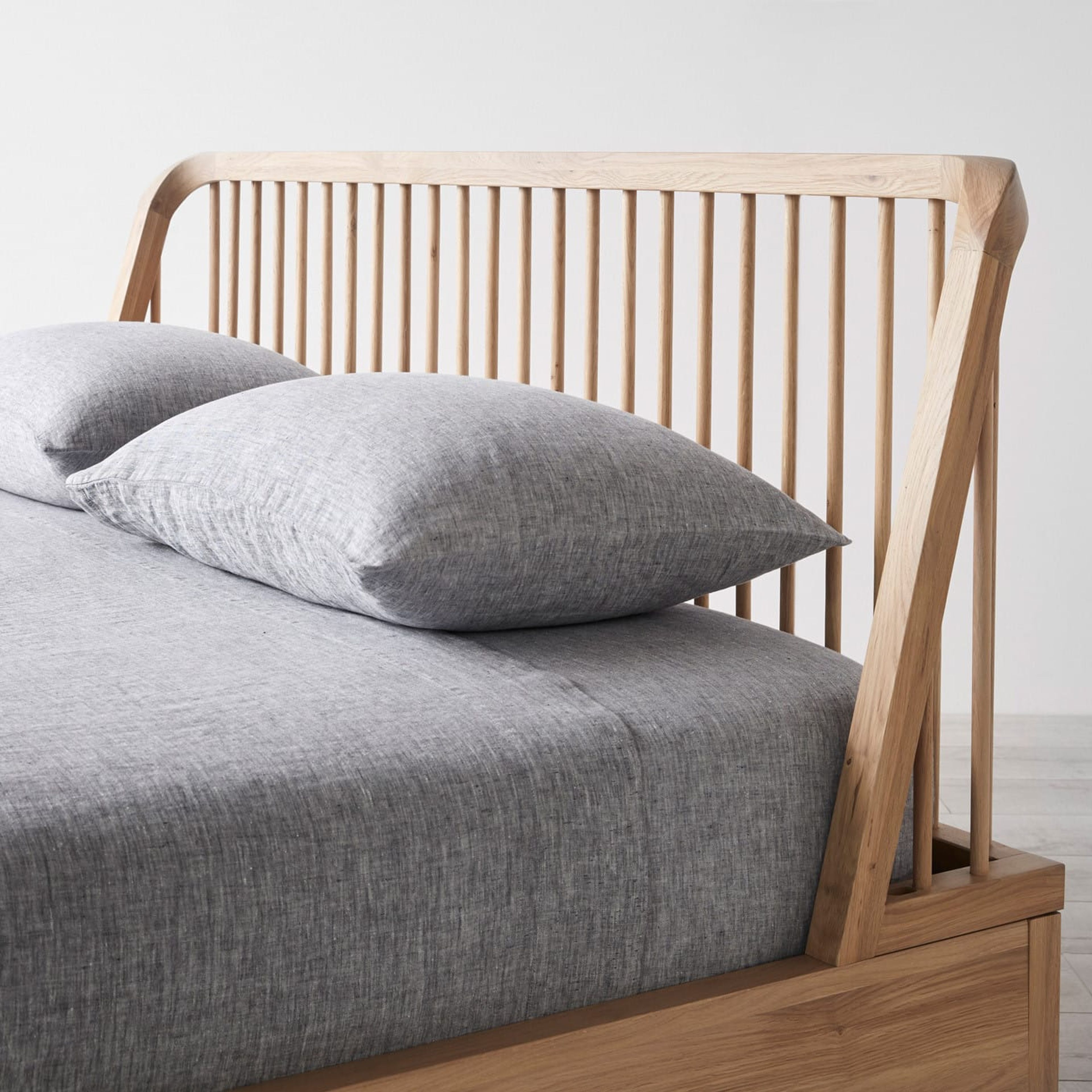 Addison Spindle Bed