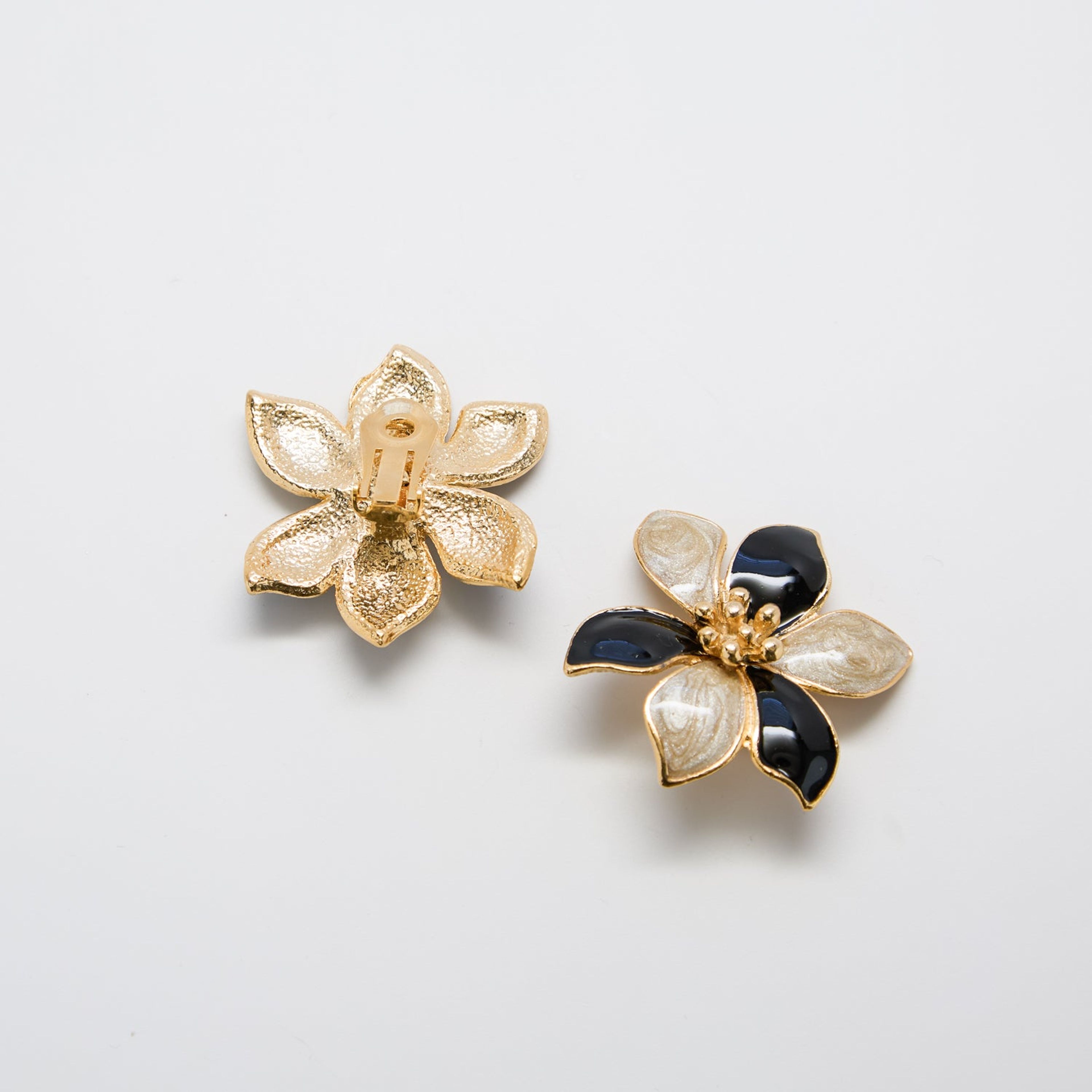 Vintage Black and White Flower Earrings