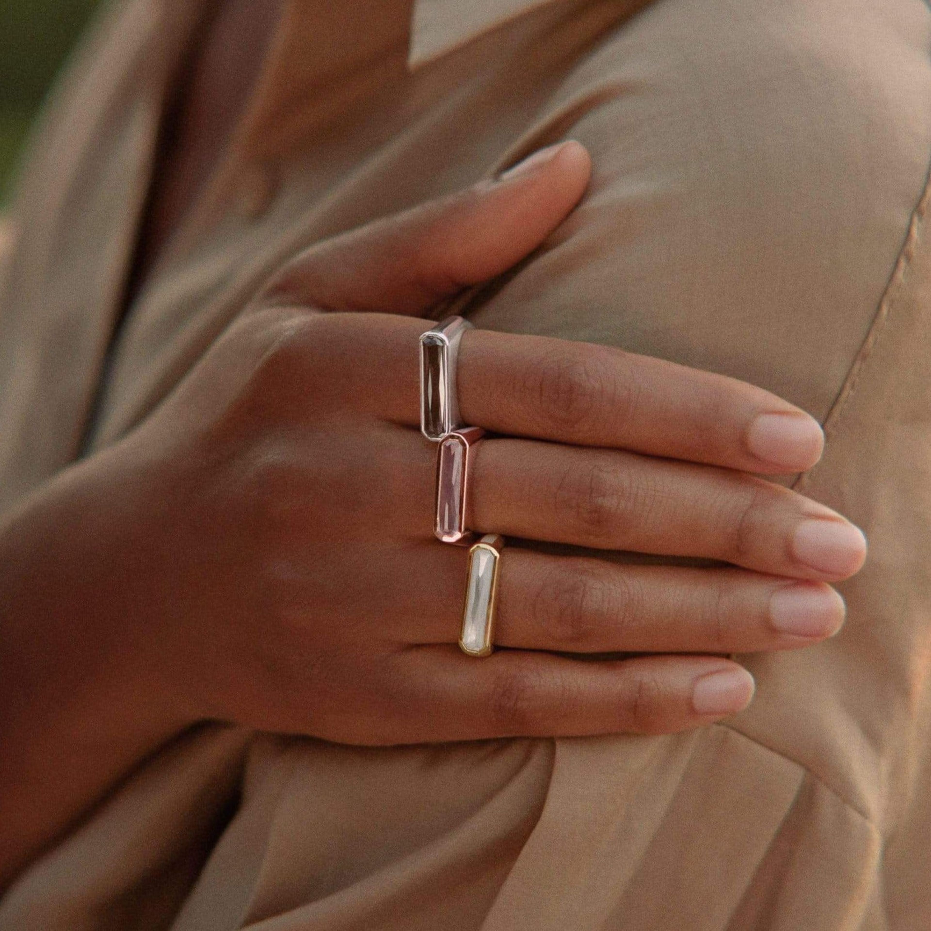 Percy Side Band Ring with Mother of Pearl in 14K Gold