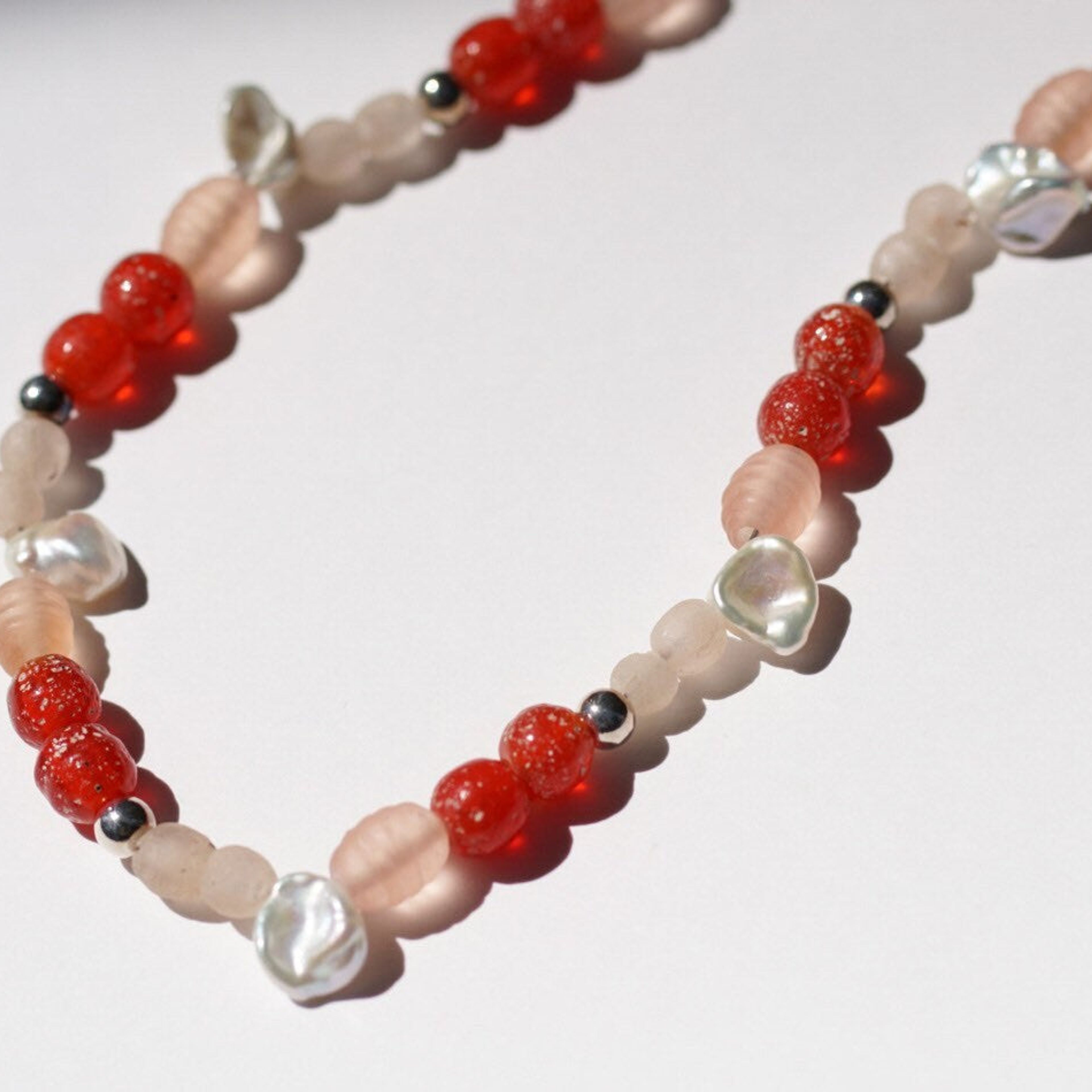 Light Pink & Red Beaded Necklace - Rojo