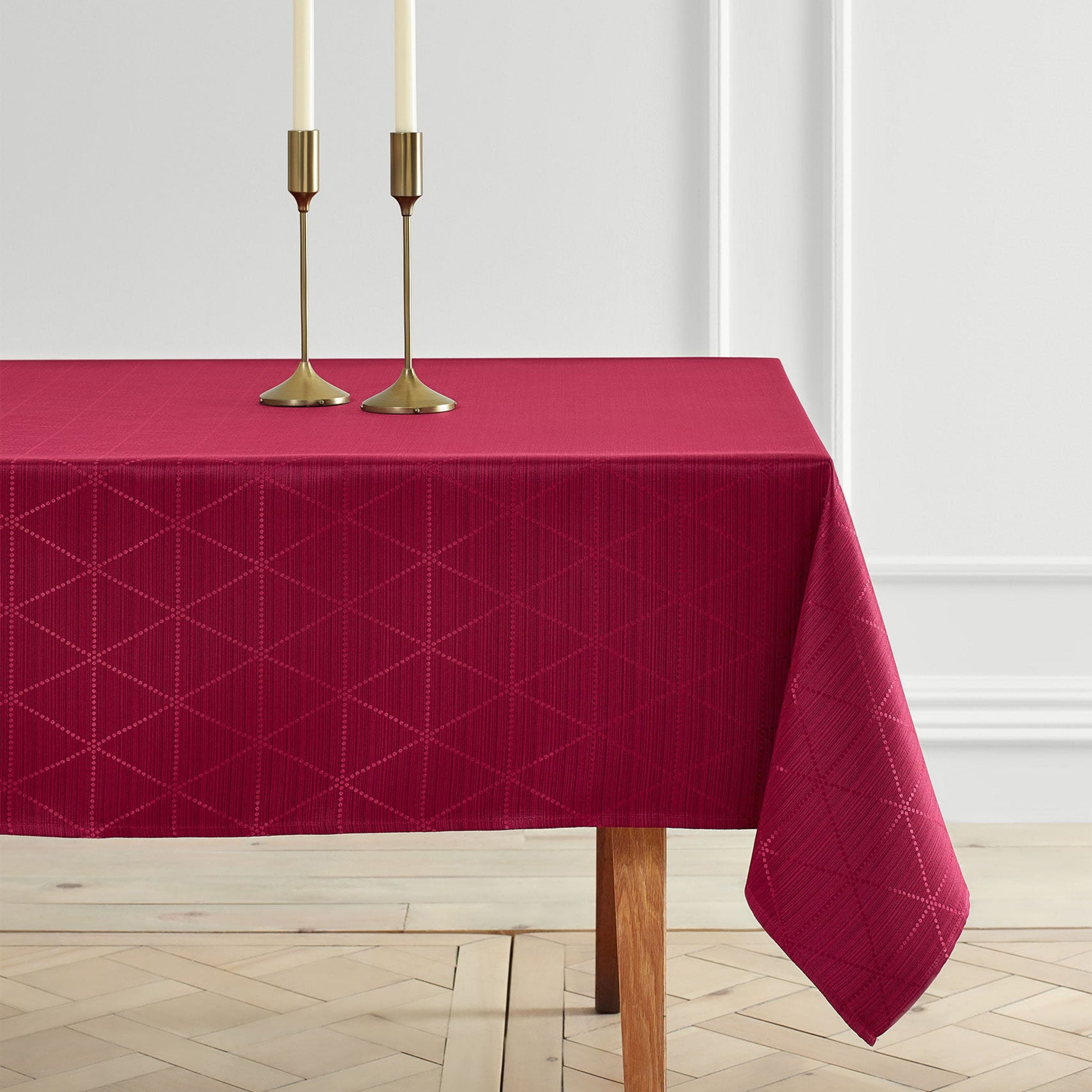 Emerson Diamond Jacquard Tablecloth