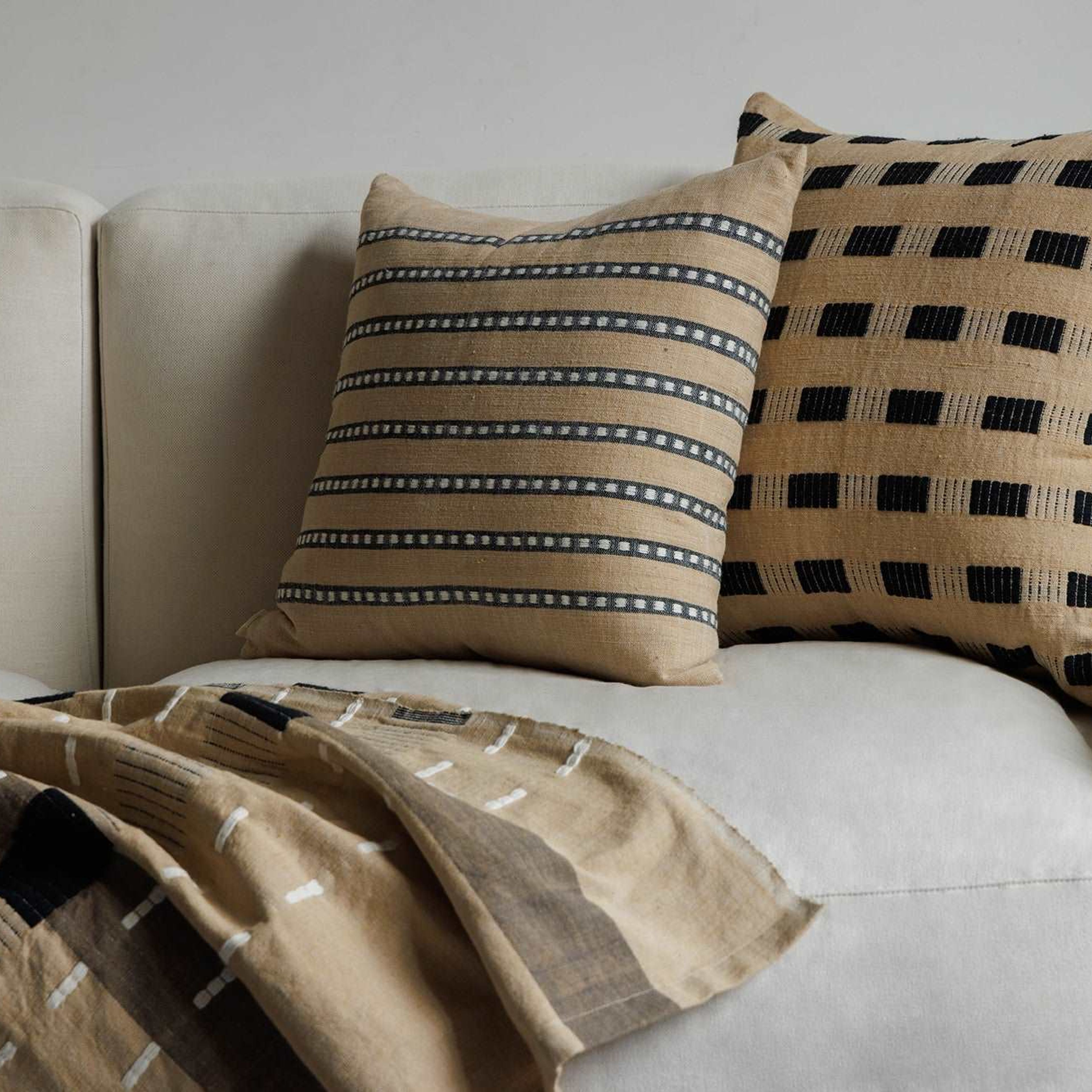 Coordinated Pillows - Sand/ Onyx