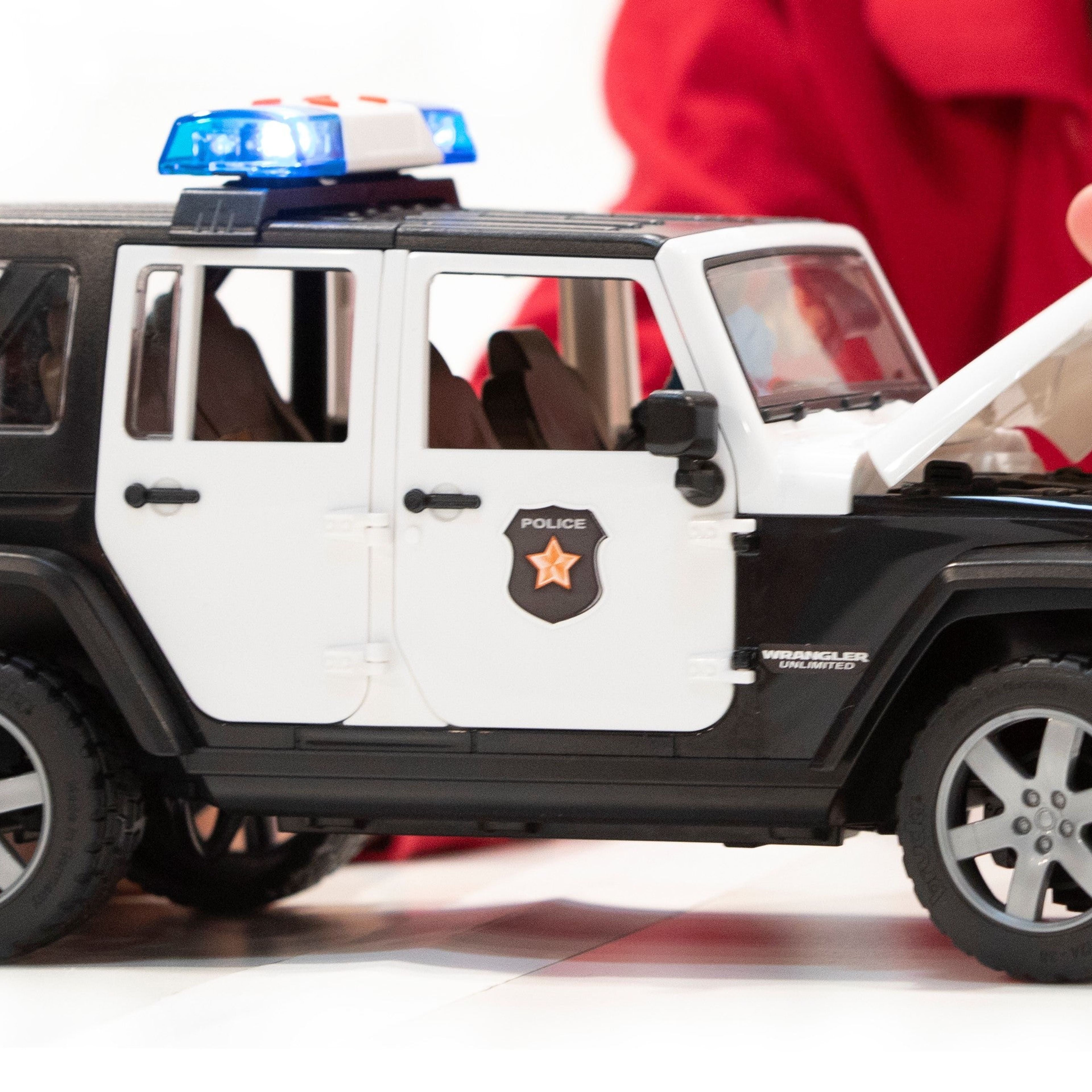 Bruder 02526 Jeep Rubicon Police Car + Light Skin Policeman 20.12.8