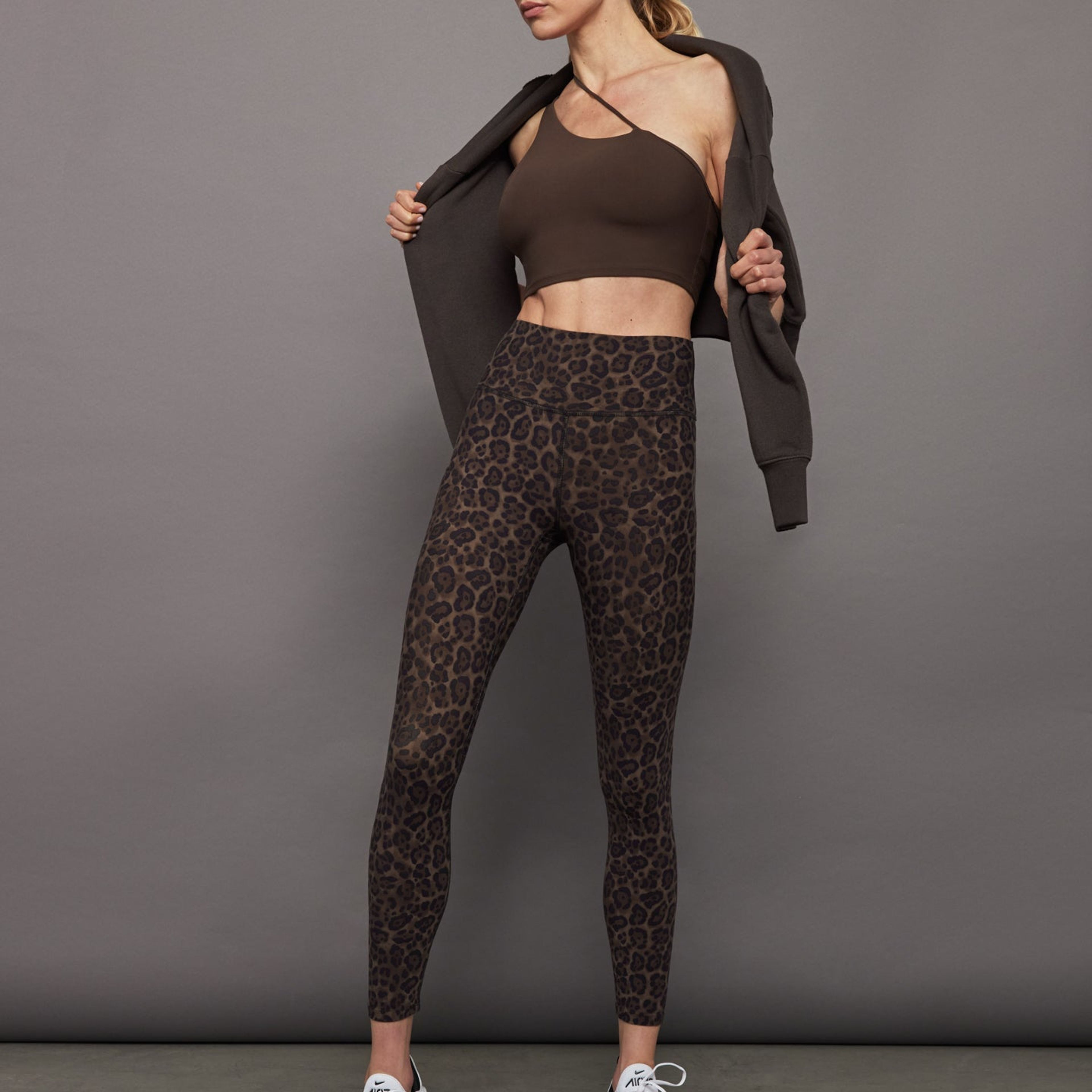 https://cdn.prod.marmalade.co/products/3840x3840/filters:quality(80)/www.carbon38.com%2Fproducts%2Fhigh-rise-full-lenght-legging-in-melt-leopard-print%2F1687999739%2FCARB-YD165-PRNTLEO-23SM-High-Rise-Full-Length-Legging-in-Melt-color-Leopard-Print_30509-Edit.jpg