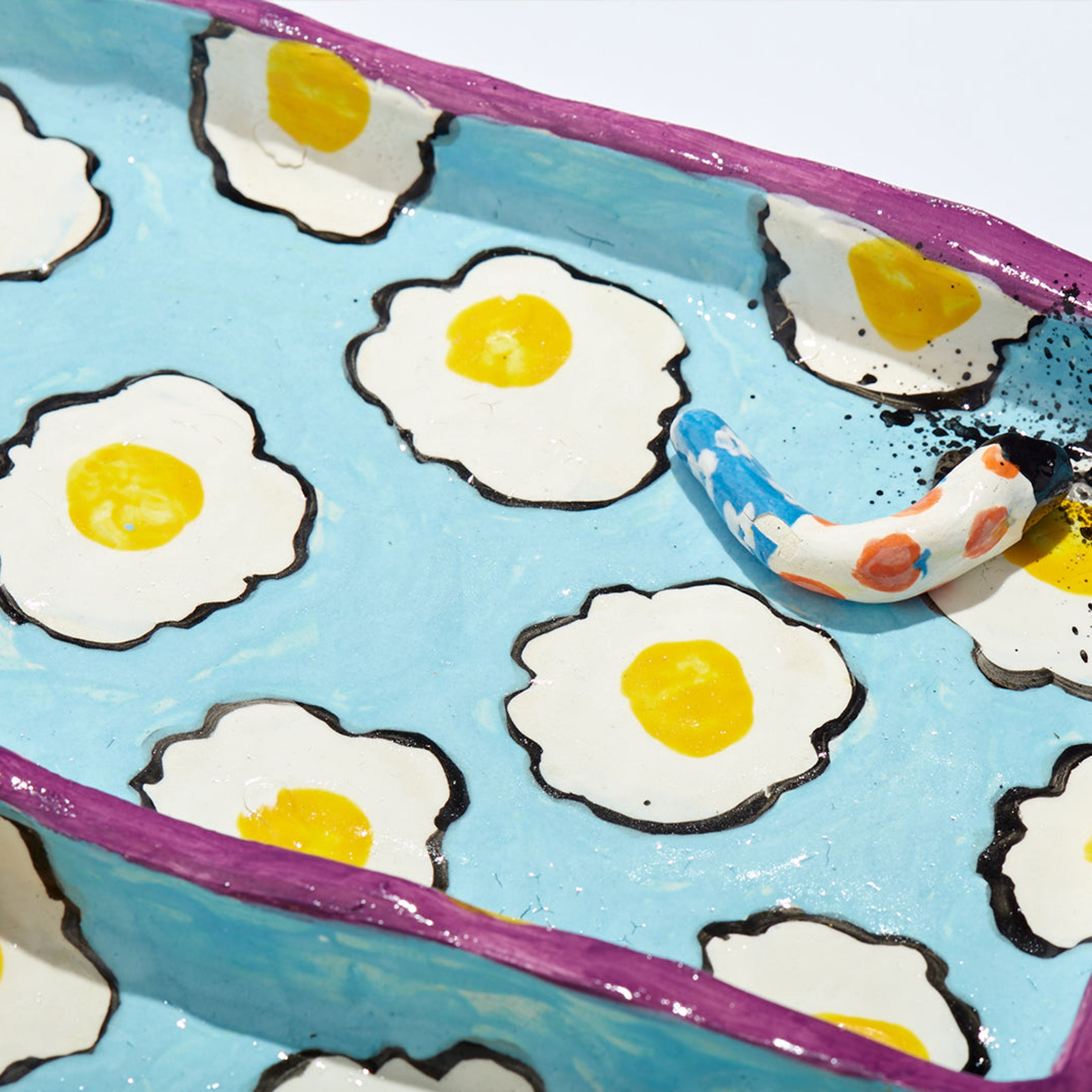 Edie Parker x Jake Clark Ceramic Rolling Tray in Fried Eggs