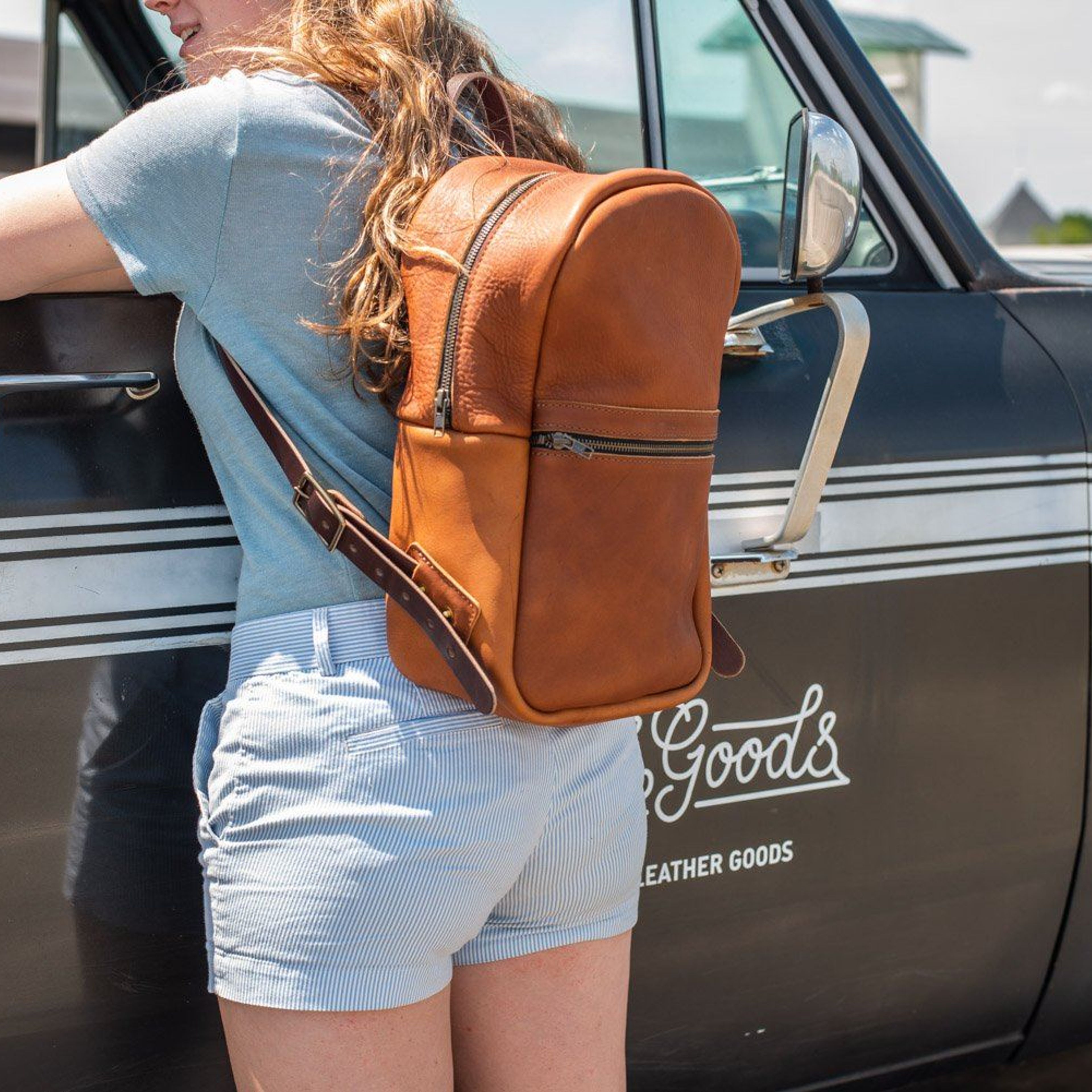 Classic Zippered Leather Backpack - Medium
