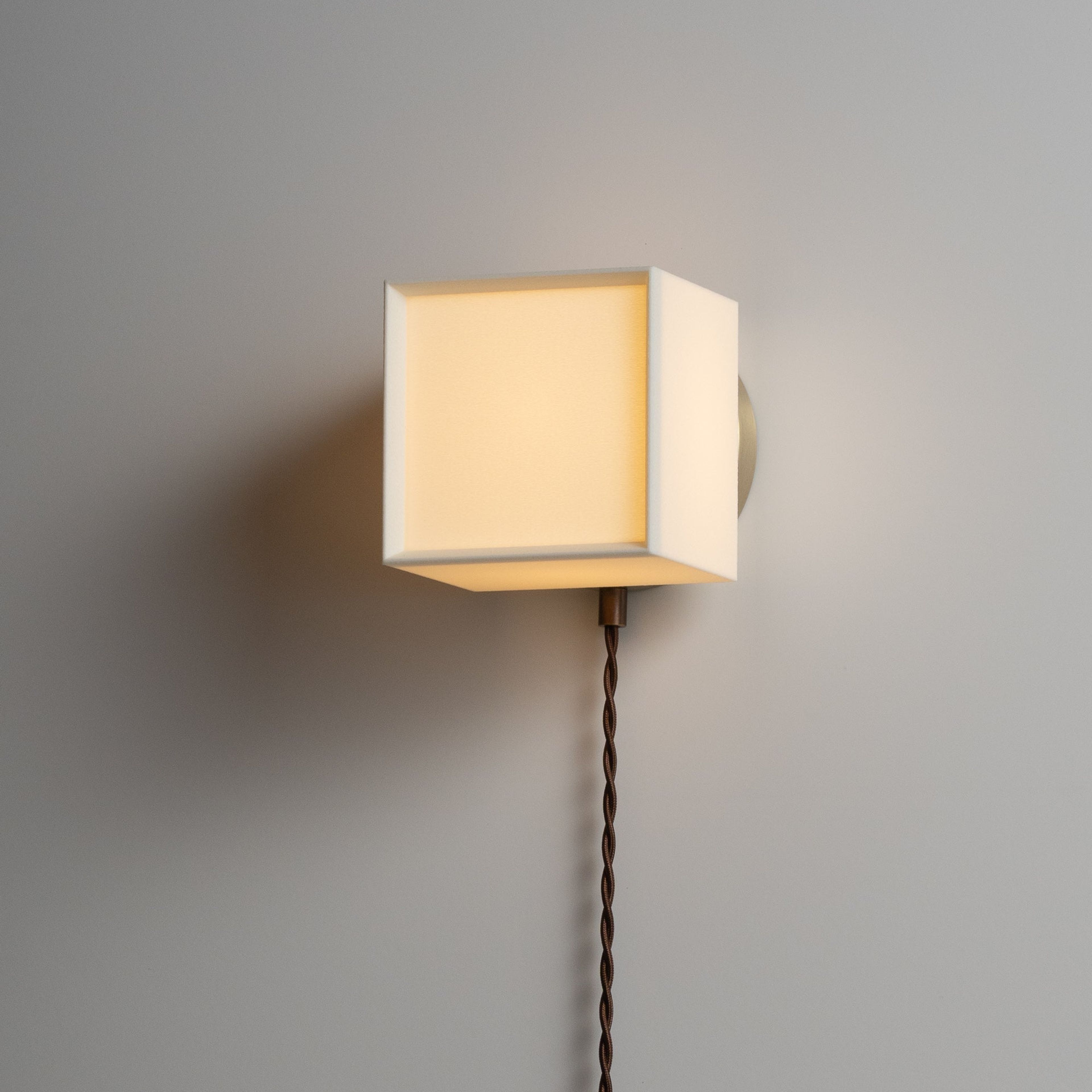 LAHM 06 Sconce Wired Plug-in