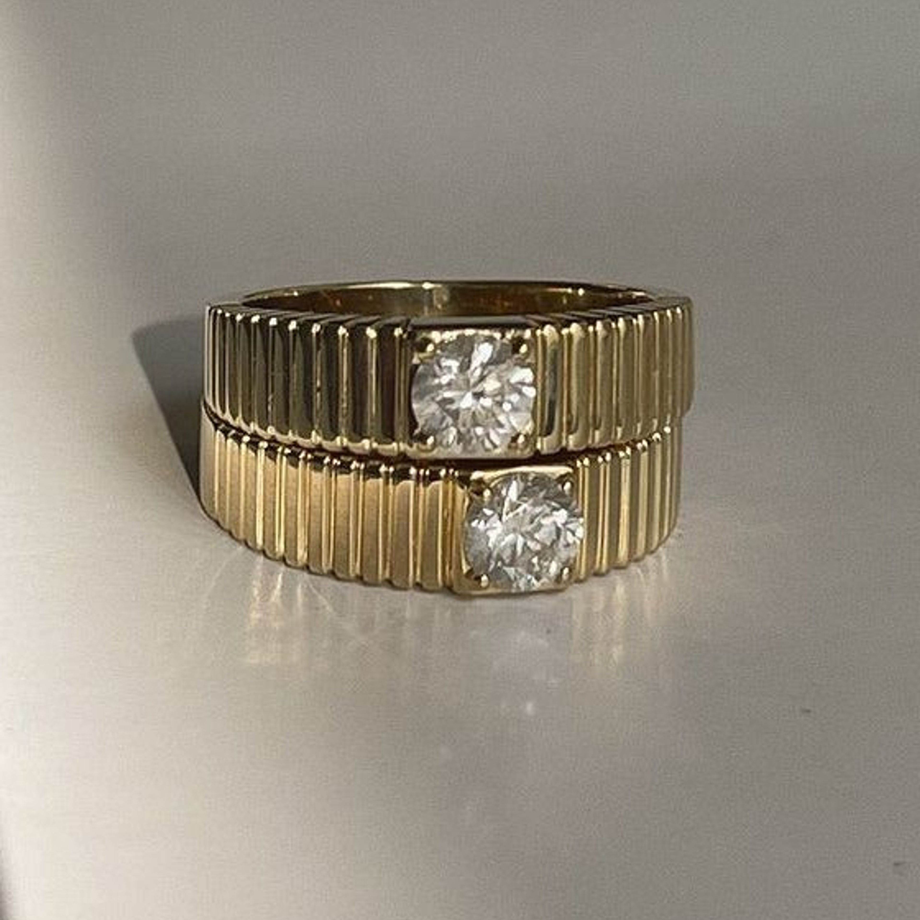 Solis Ribbed Ring Round Diamond 0.5 Carat