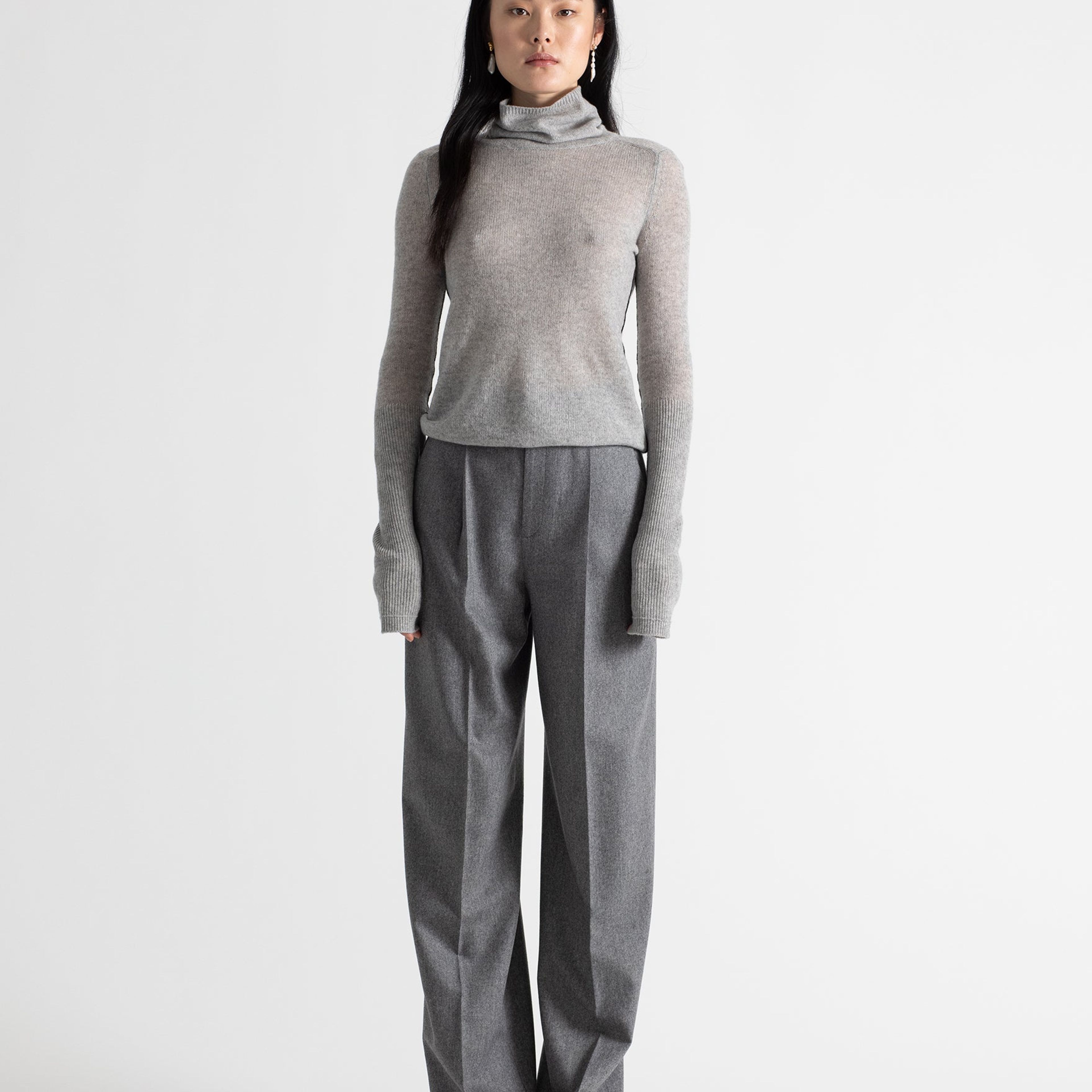 Feather Weight Turtle Neck in Heather Grey