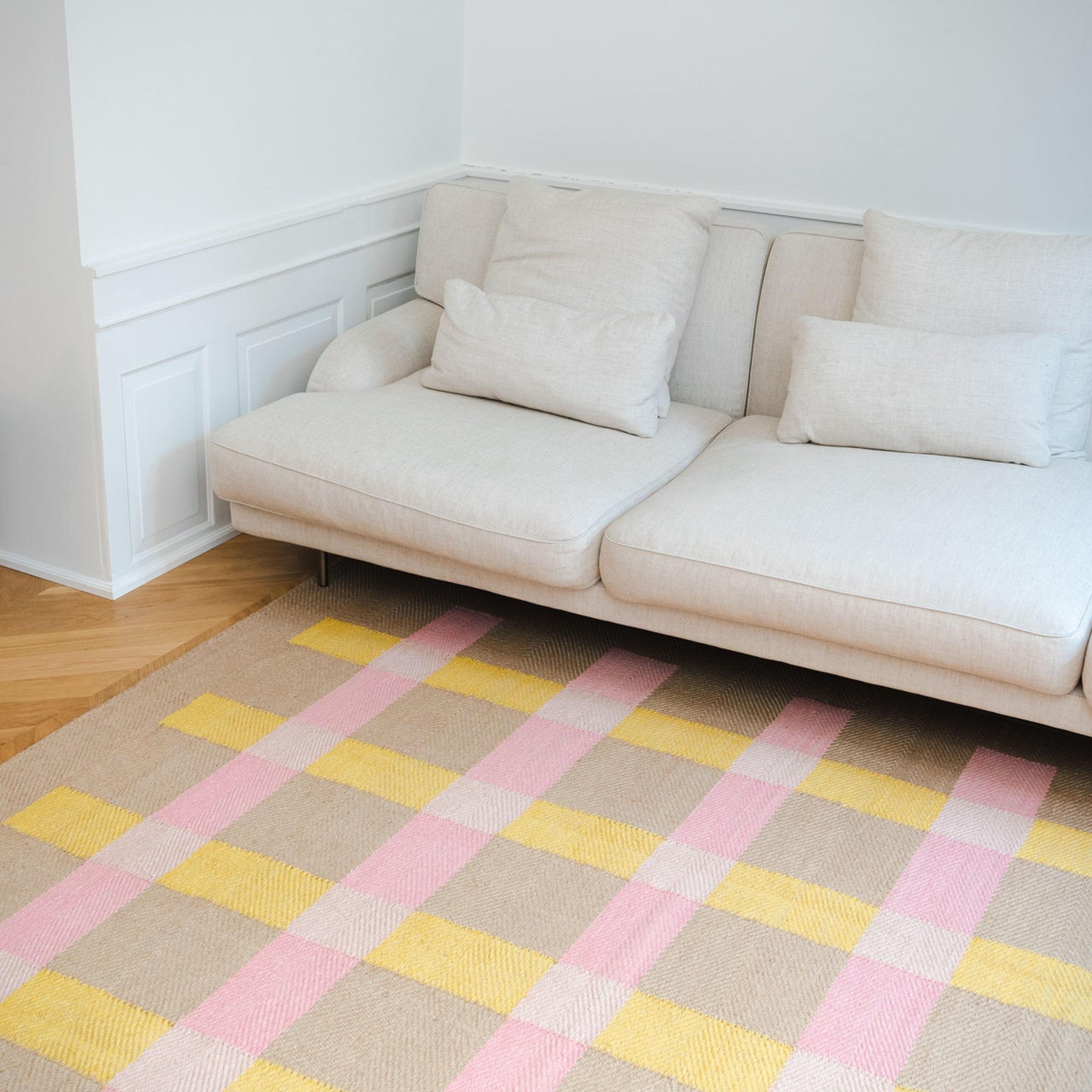 Jute Rug w. pink and yellow stripes