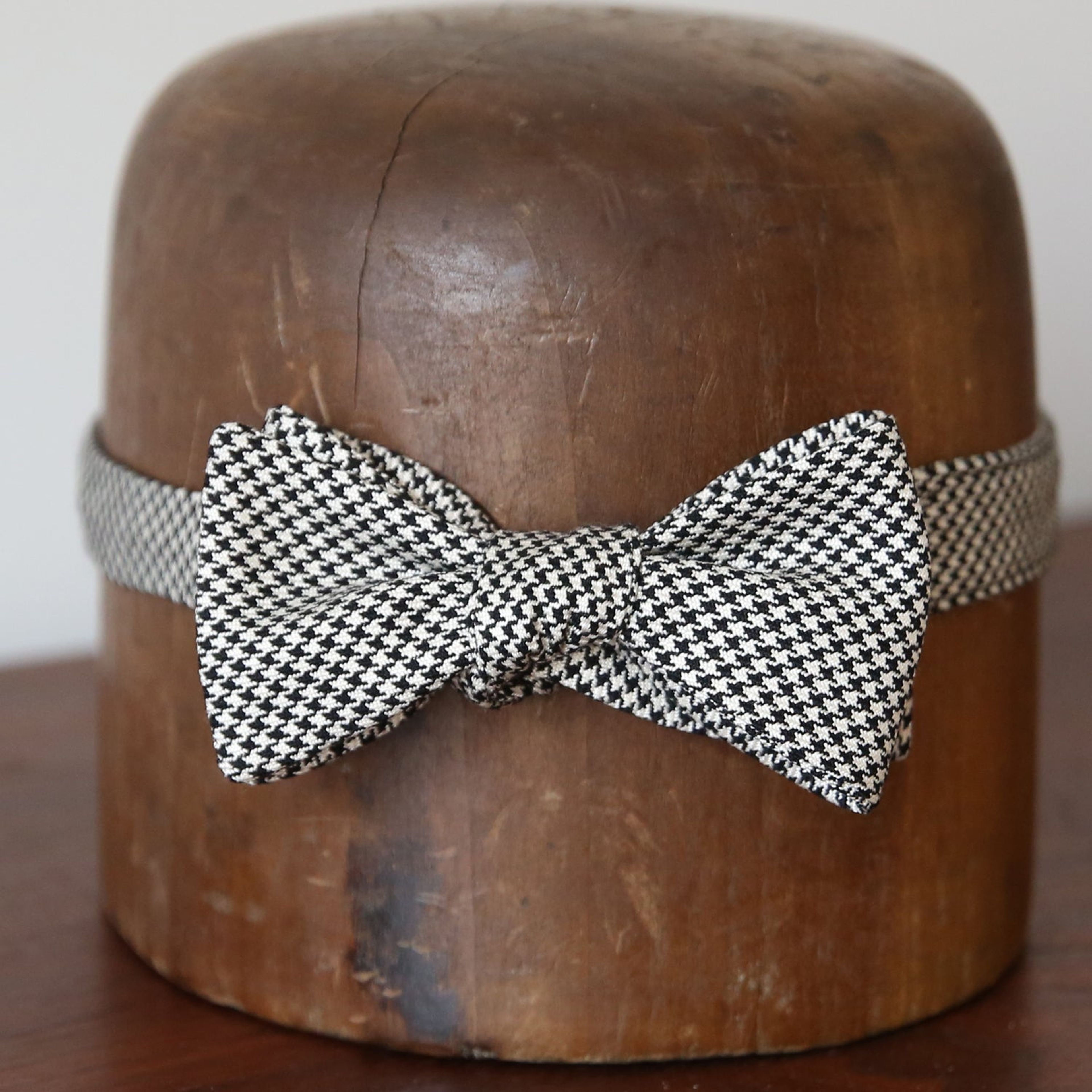 Bow Tie - Black + White Houndstooth
