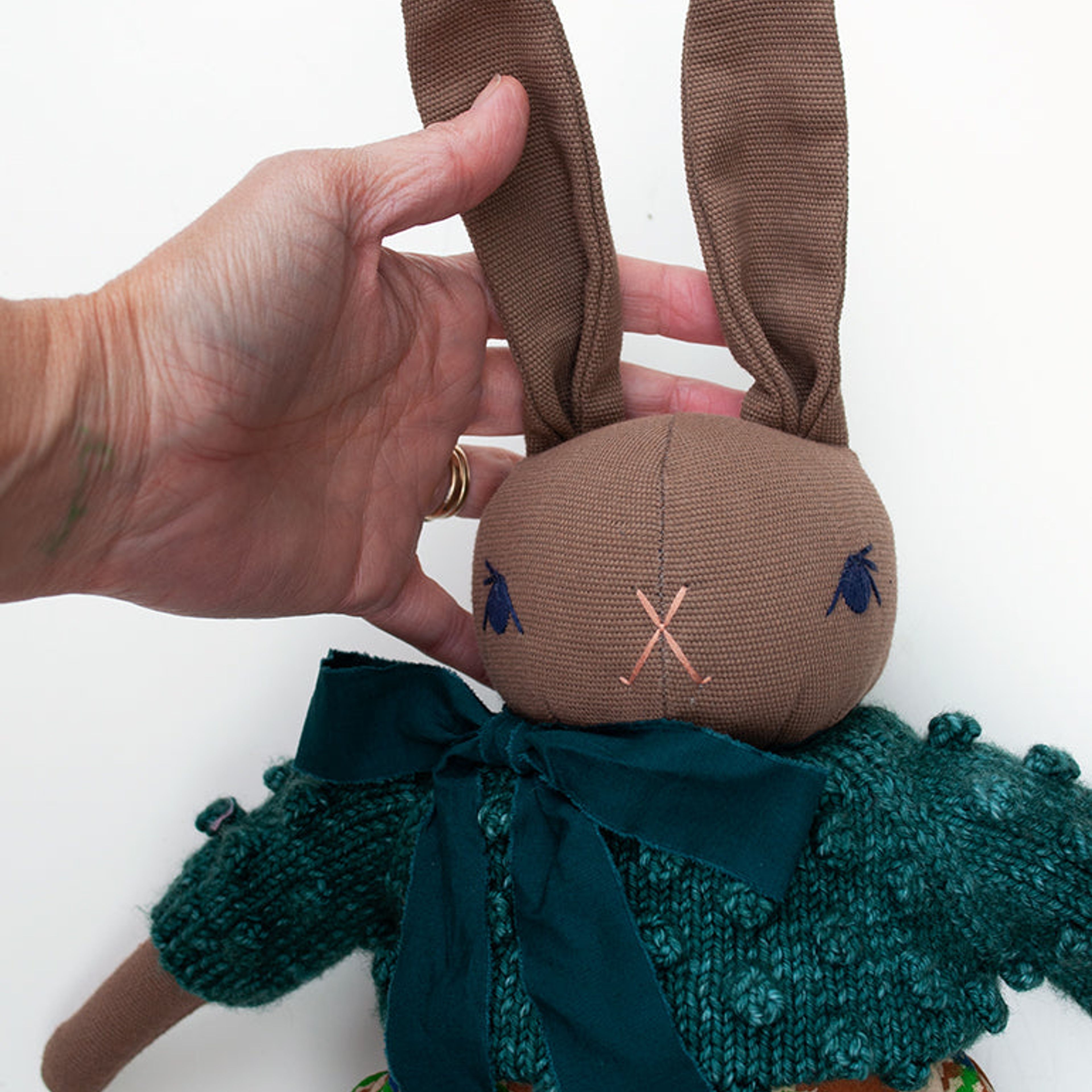 MP+PDC Large Brown Rabbit in Peacock: KAI
