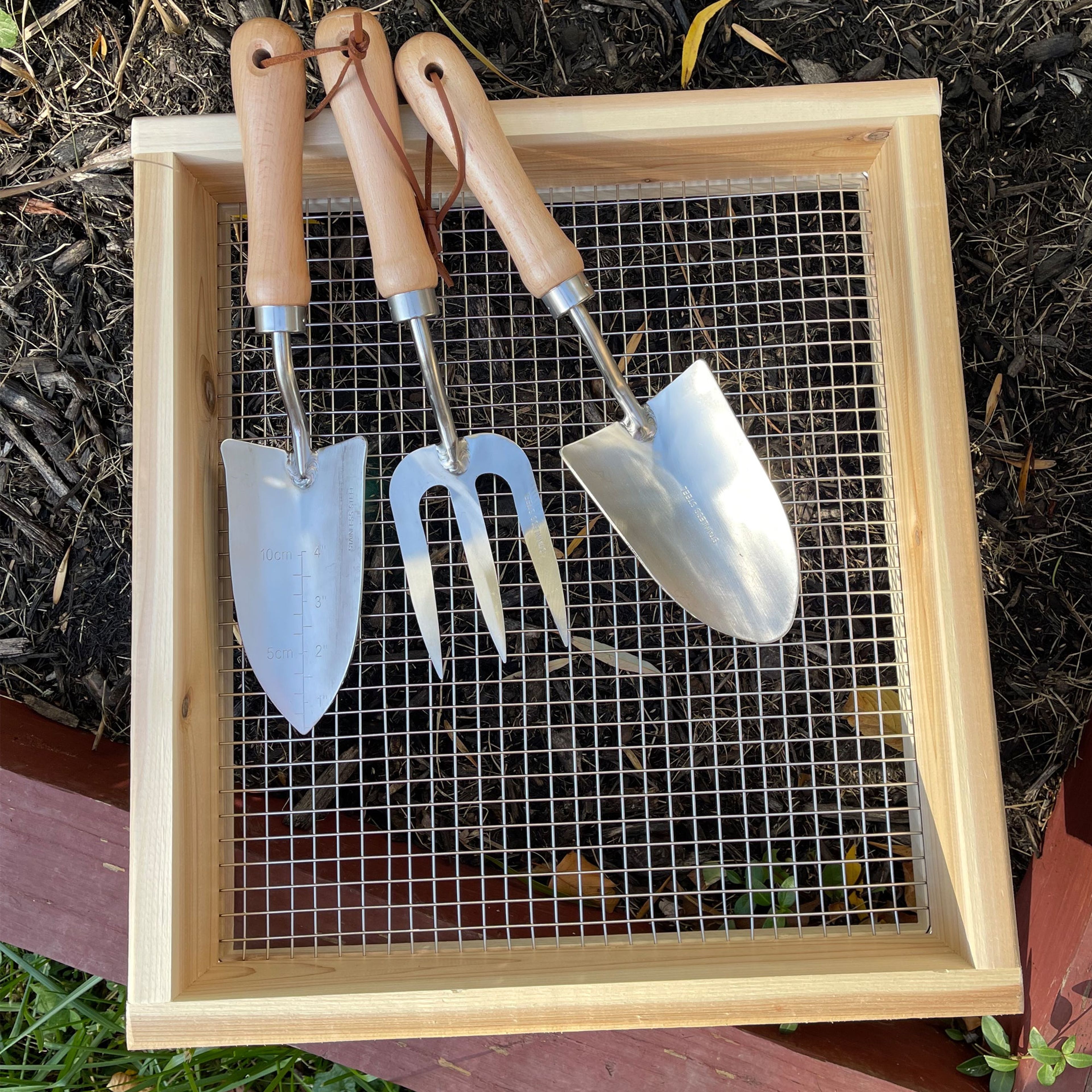 Garden Gift Set - Great Gift for Gardener - Garden Sifter with 3 Garden Tools