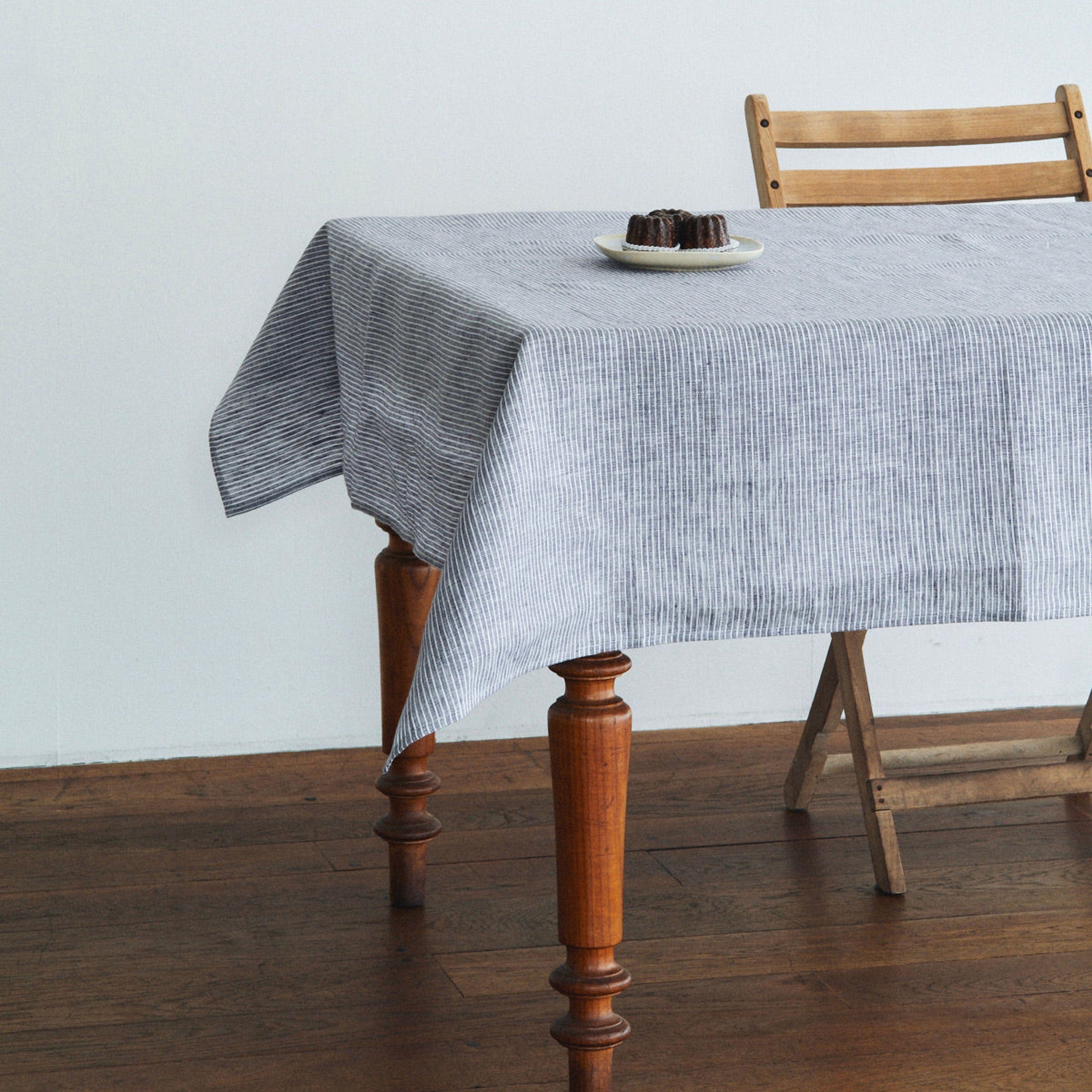 Tablecloth: Grey White Thin Stripe