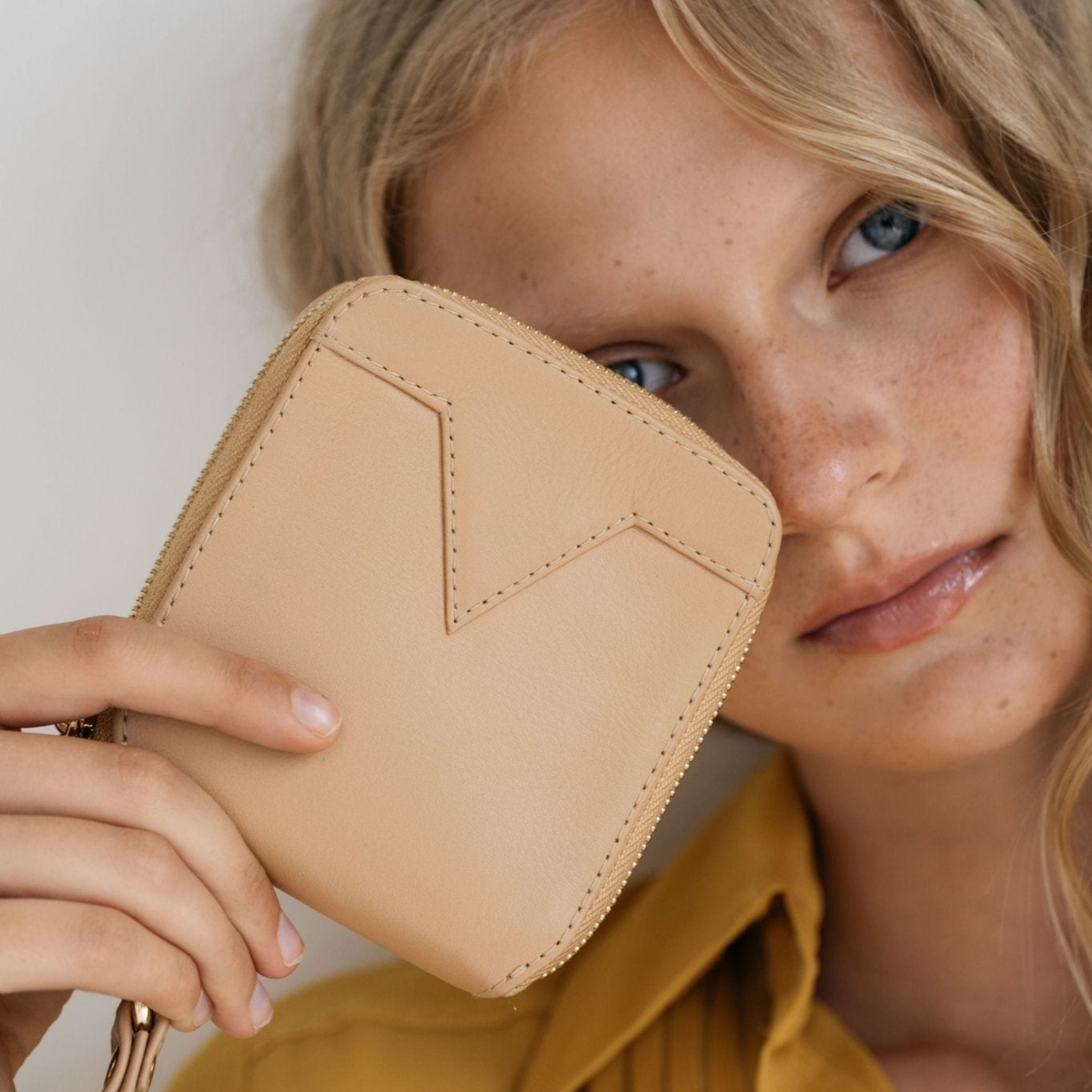 Classic Wallet - Nude