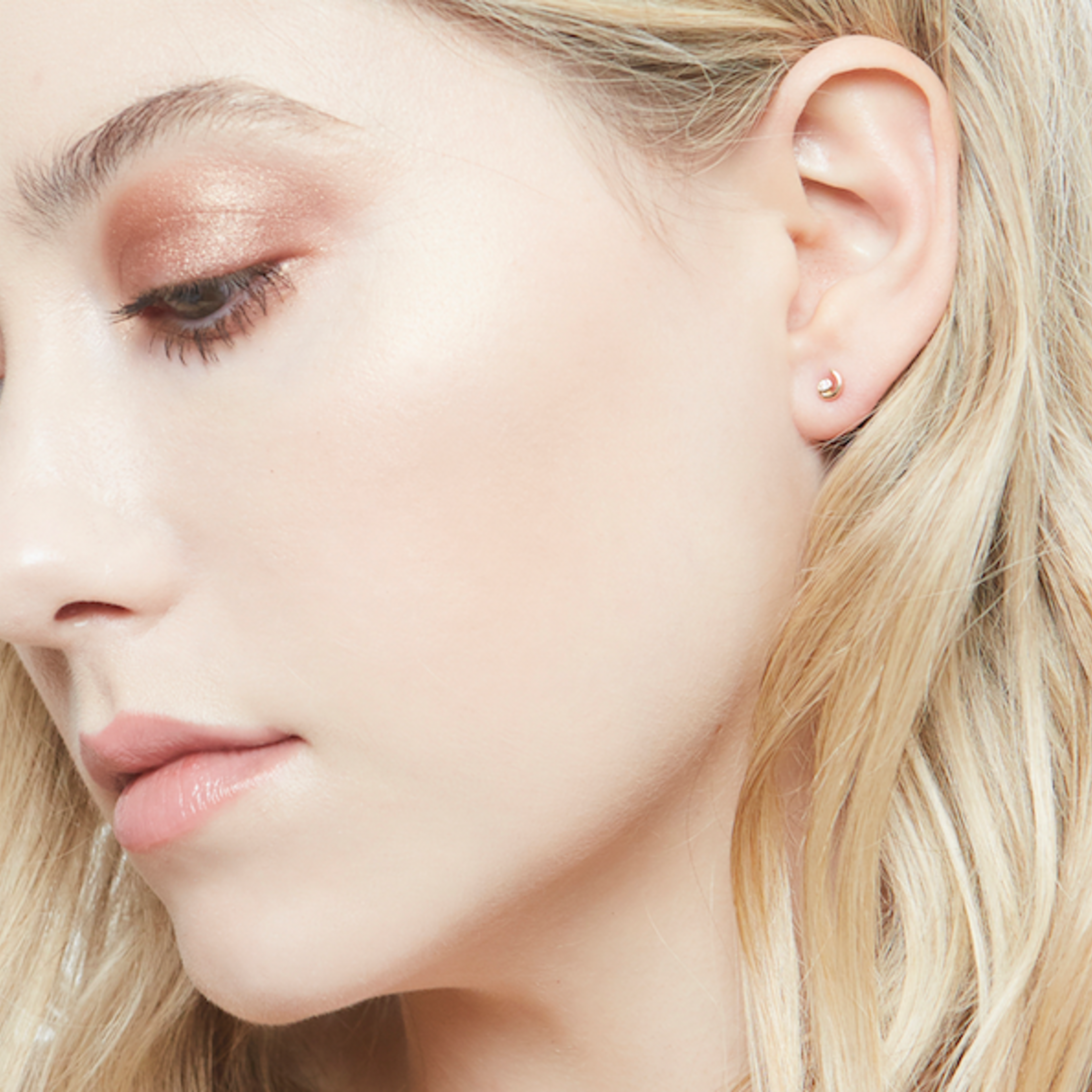 Daphne swirl stud earring (color options)
