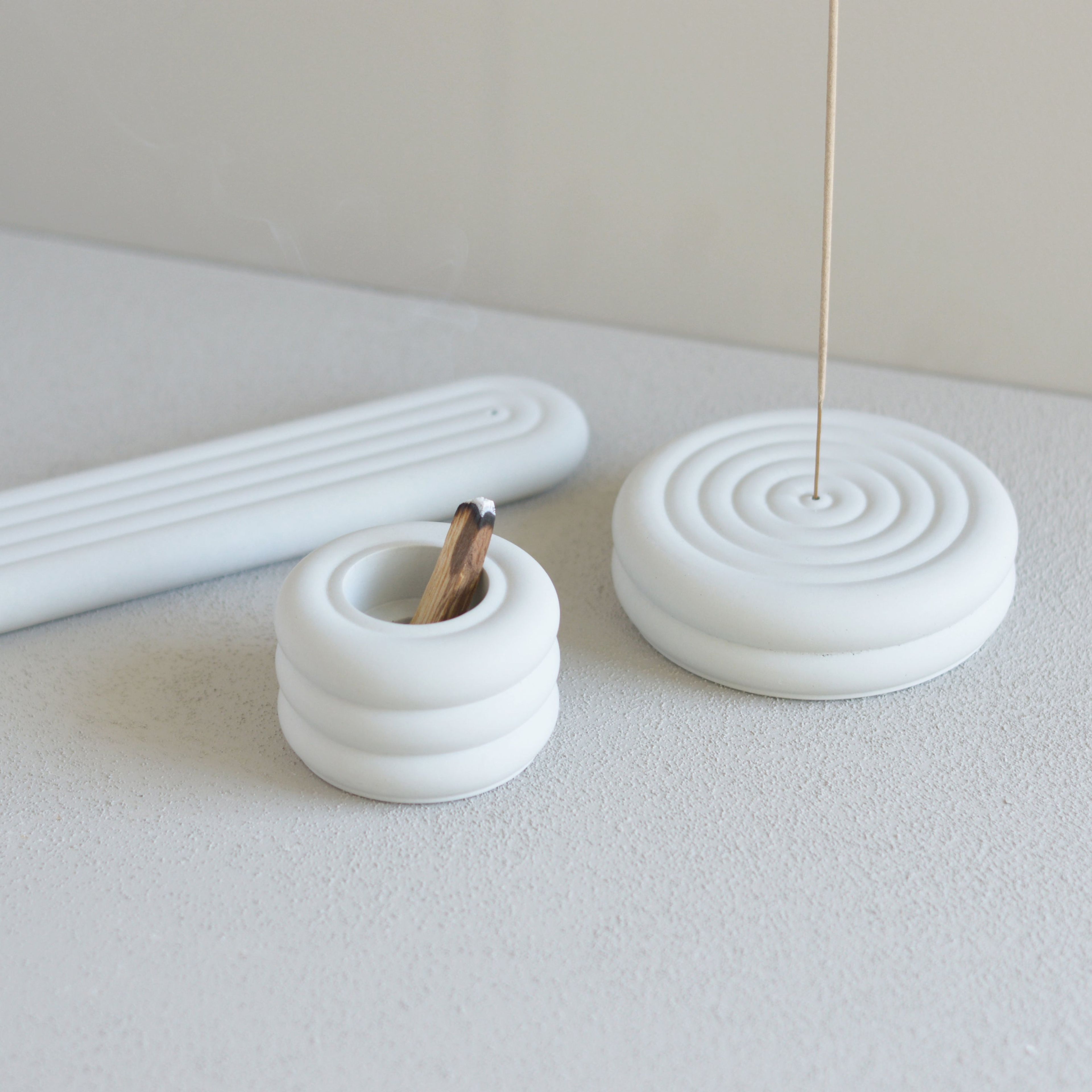Poolside Round Upright Incense Burner : : SS21 Studio Collection : :
