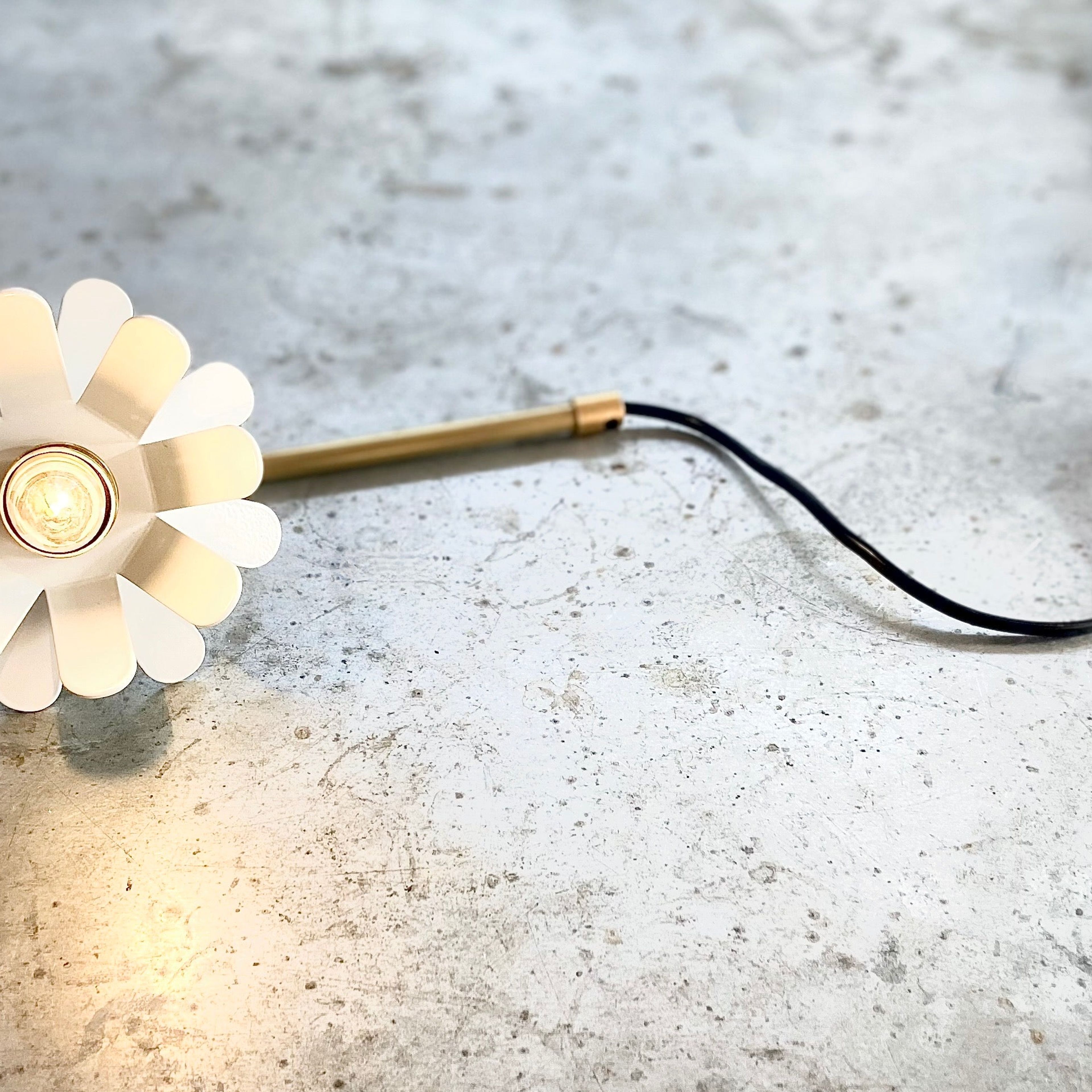 Modern Flower Table Light - White