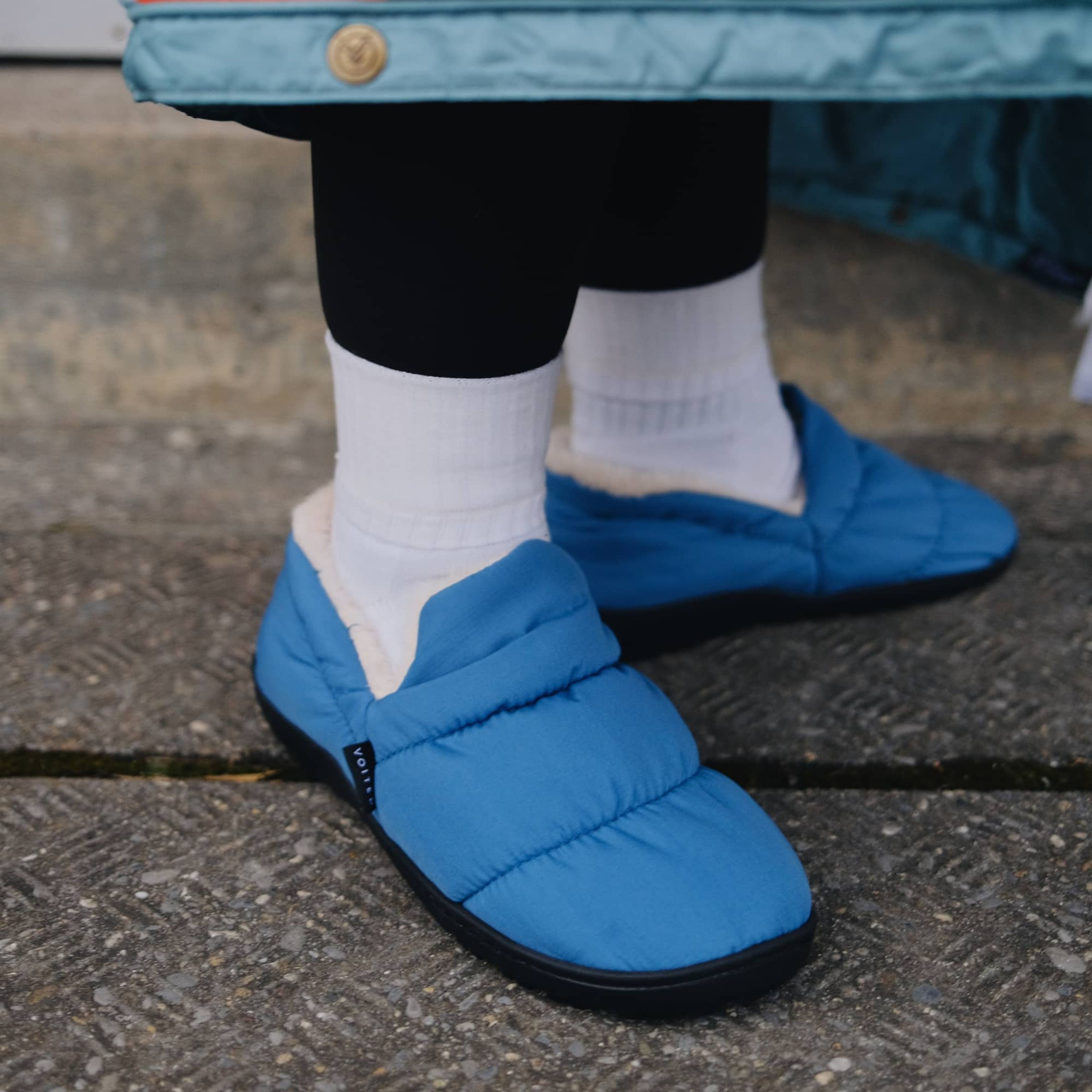 VOITED CloudTouch Slippers - Lightweight, Indoor/Outdoor Fleece-Lined Camping Slippers - Arctic Blue