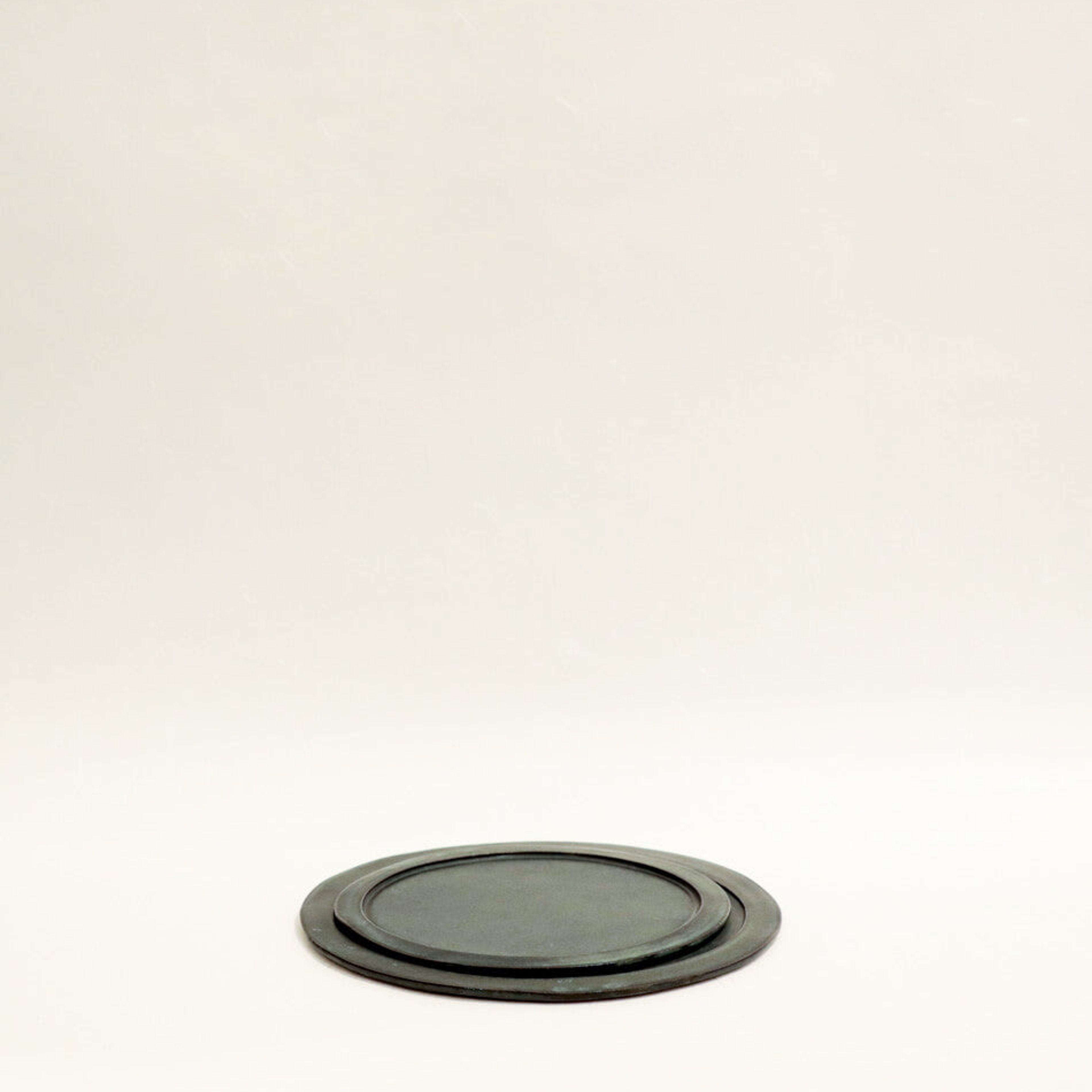 Black Medium Slate Round Plate