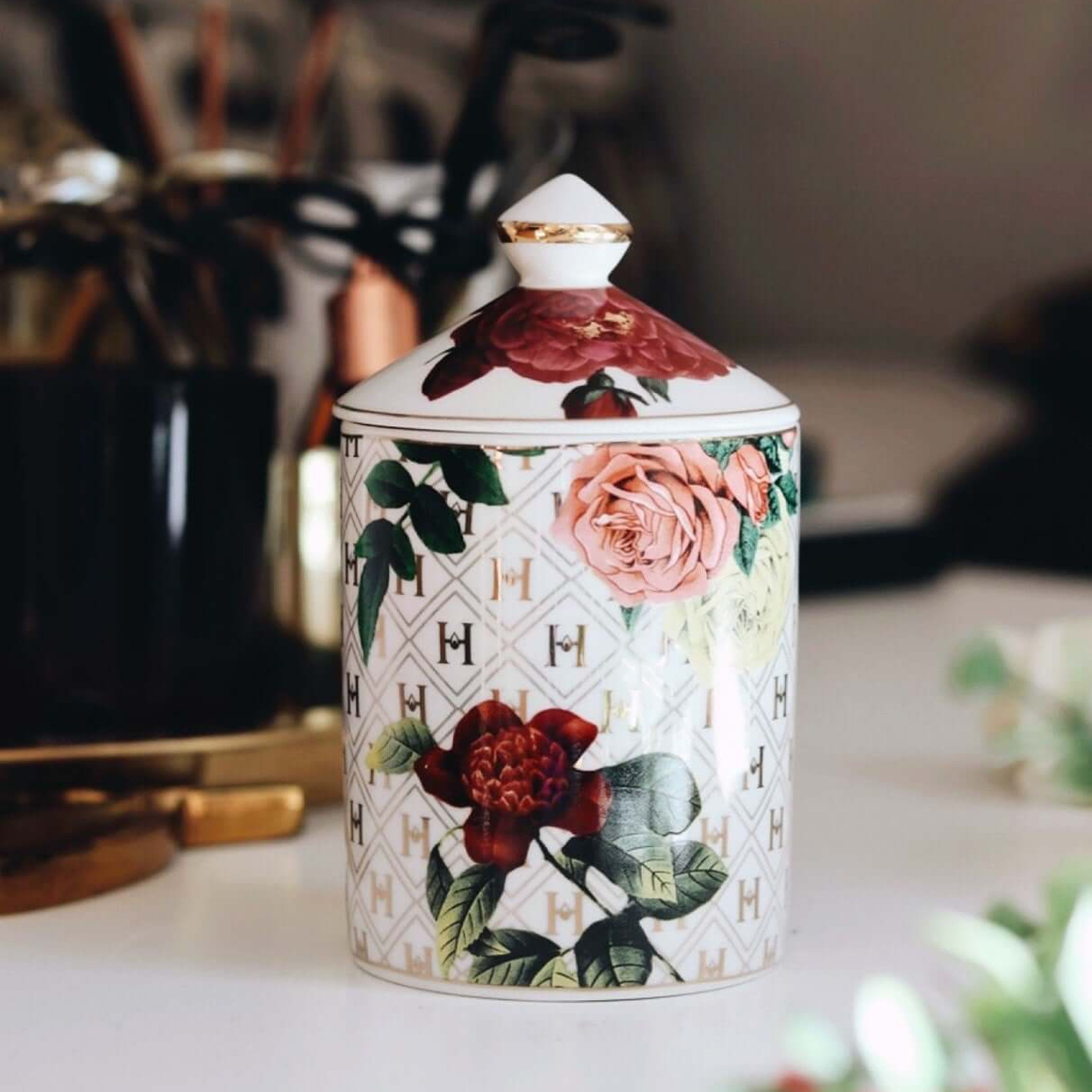 “Lady Day” White Floral Ceramic Luxury Candle