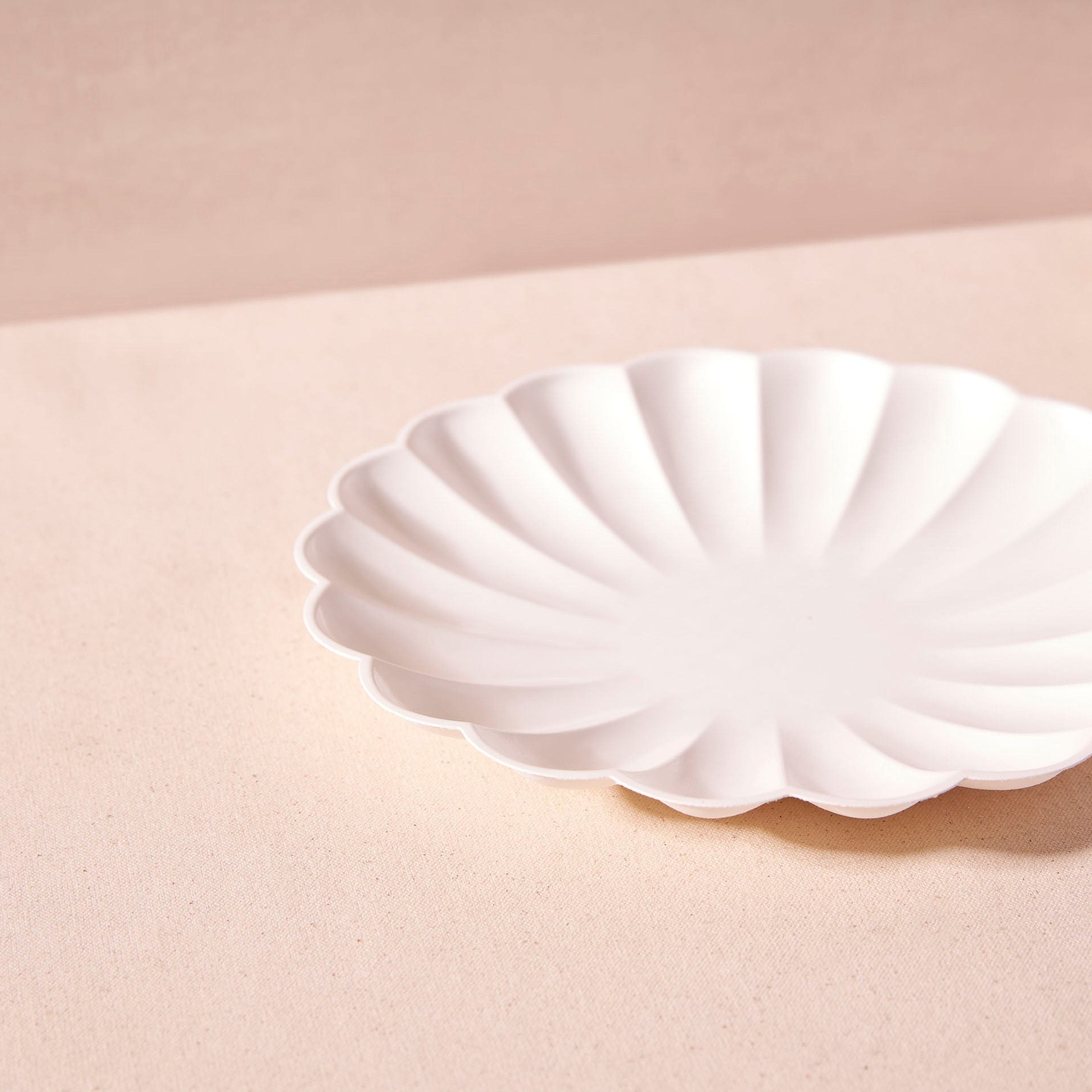 Large Scalloped All-Natural Plates, Set of 8