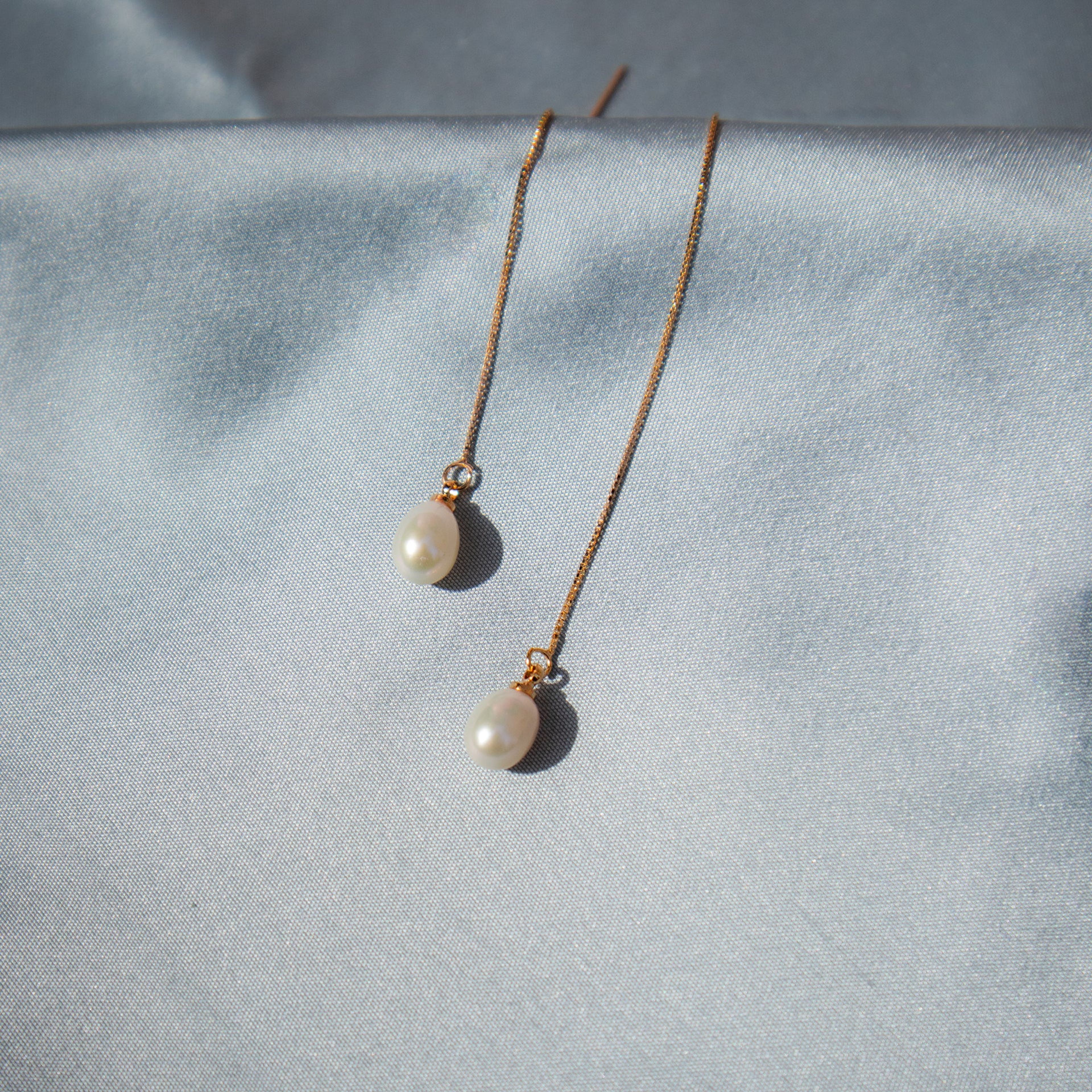 Lilith — Pearl thread earrings