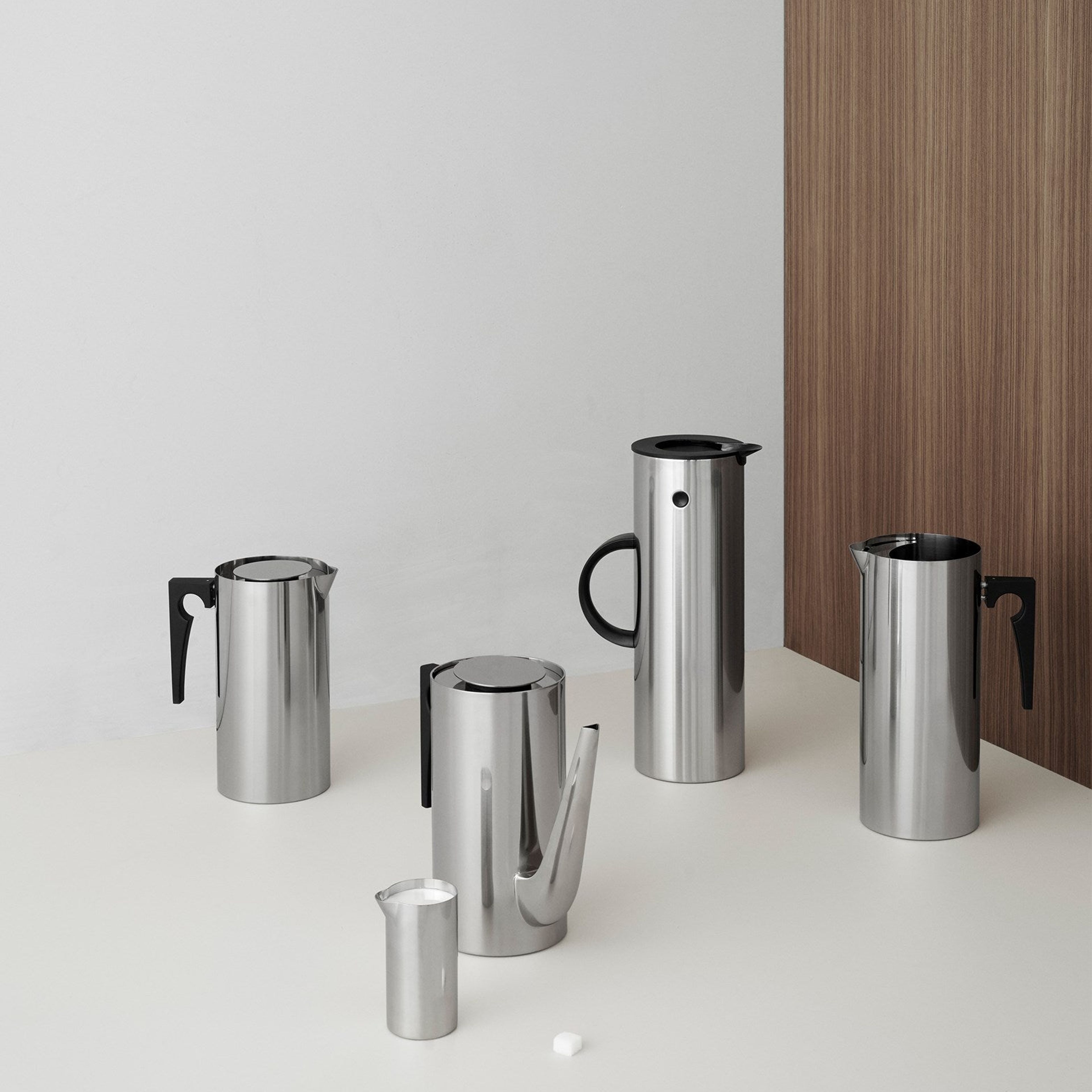 Arne Jacobsen serving jug 67.6 oz