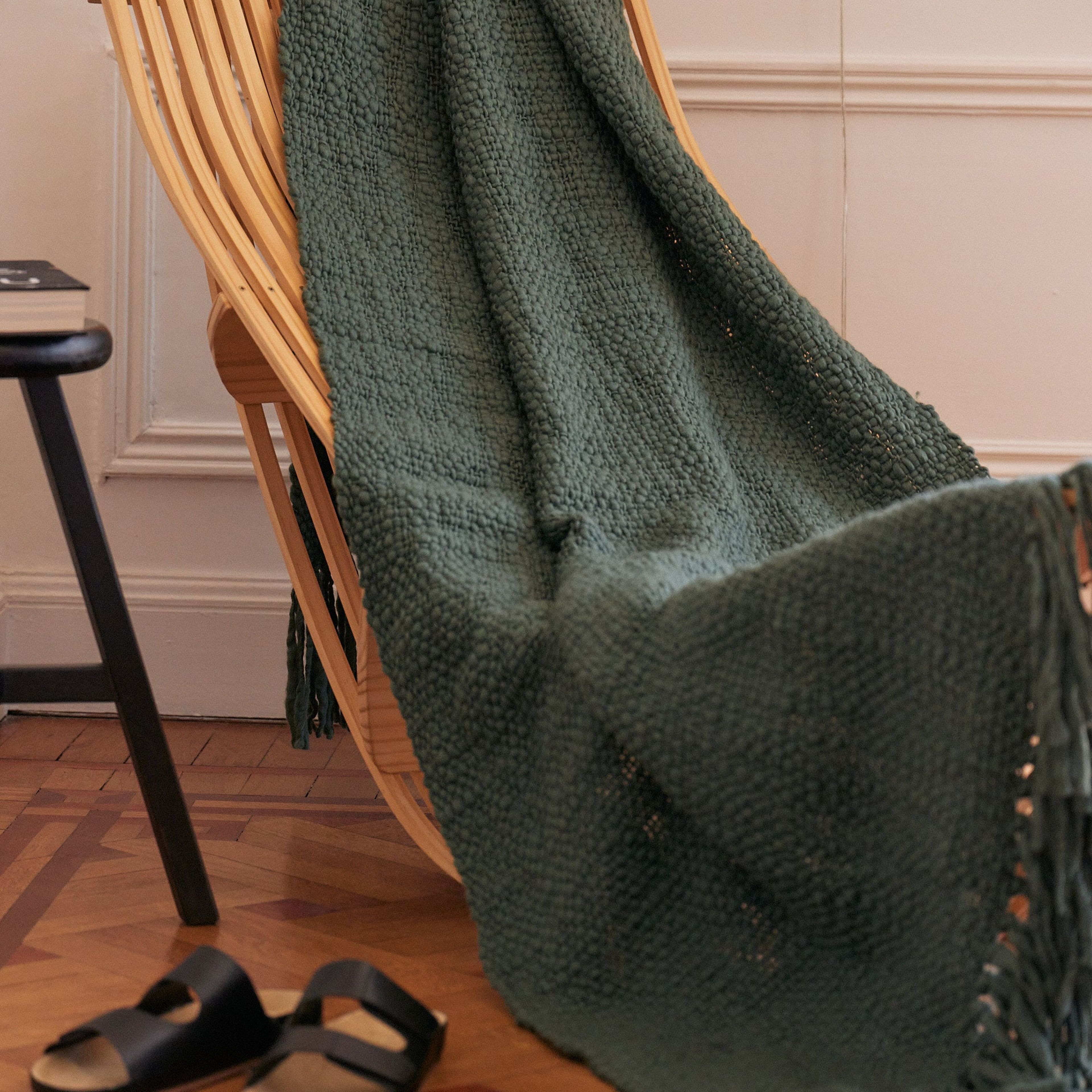 Luxurious Olive Green Wool Blanket - Handwoven with Merino Wool for Ultimate Comfort and Style