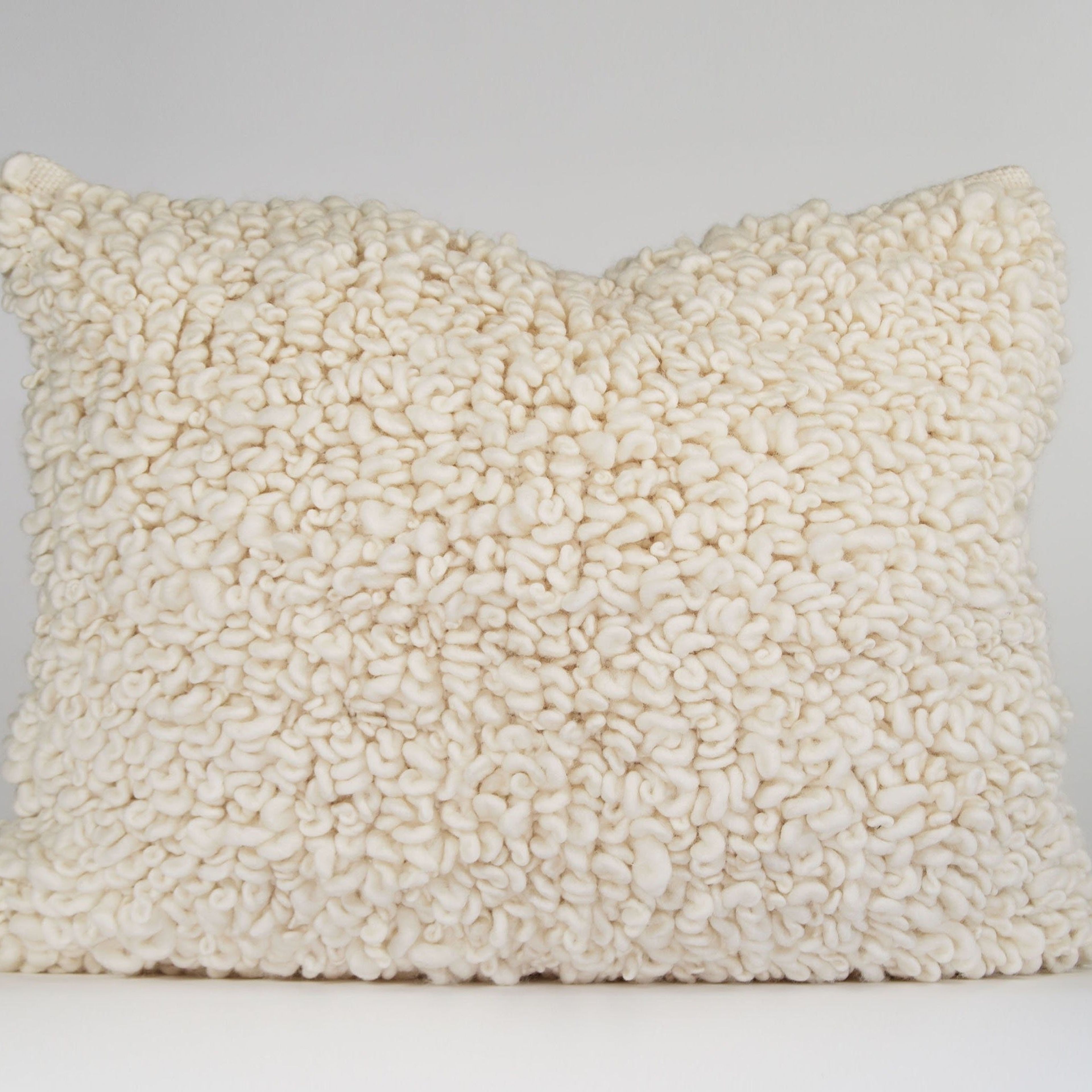 Chunky Loops Pillow Cover 3D Texture in Ecru Lamb 20x24