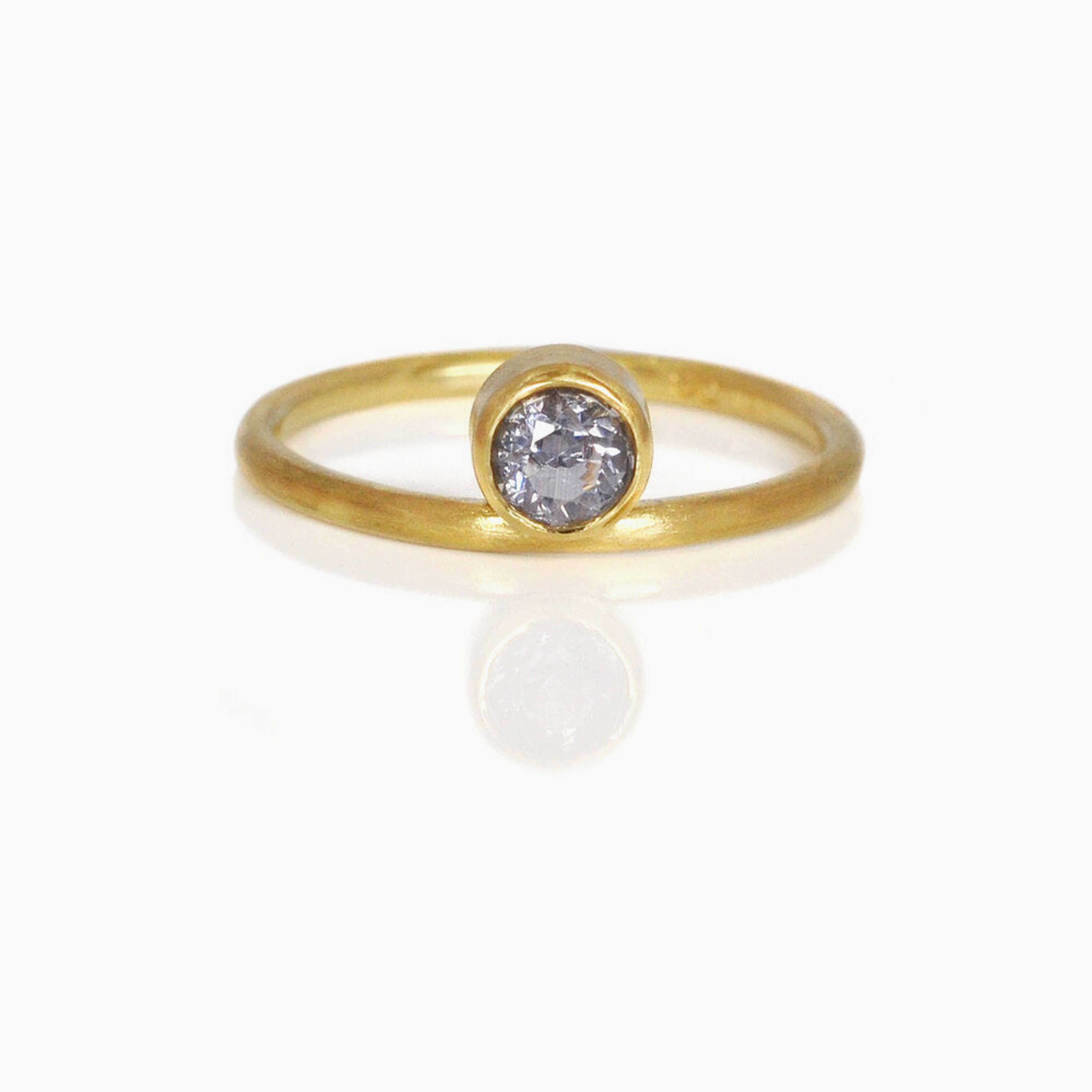 Lavender Brilliant Cut Sapphire Ring in Yellow Gold