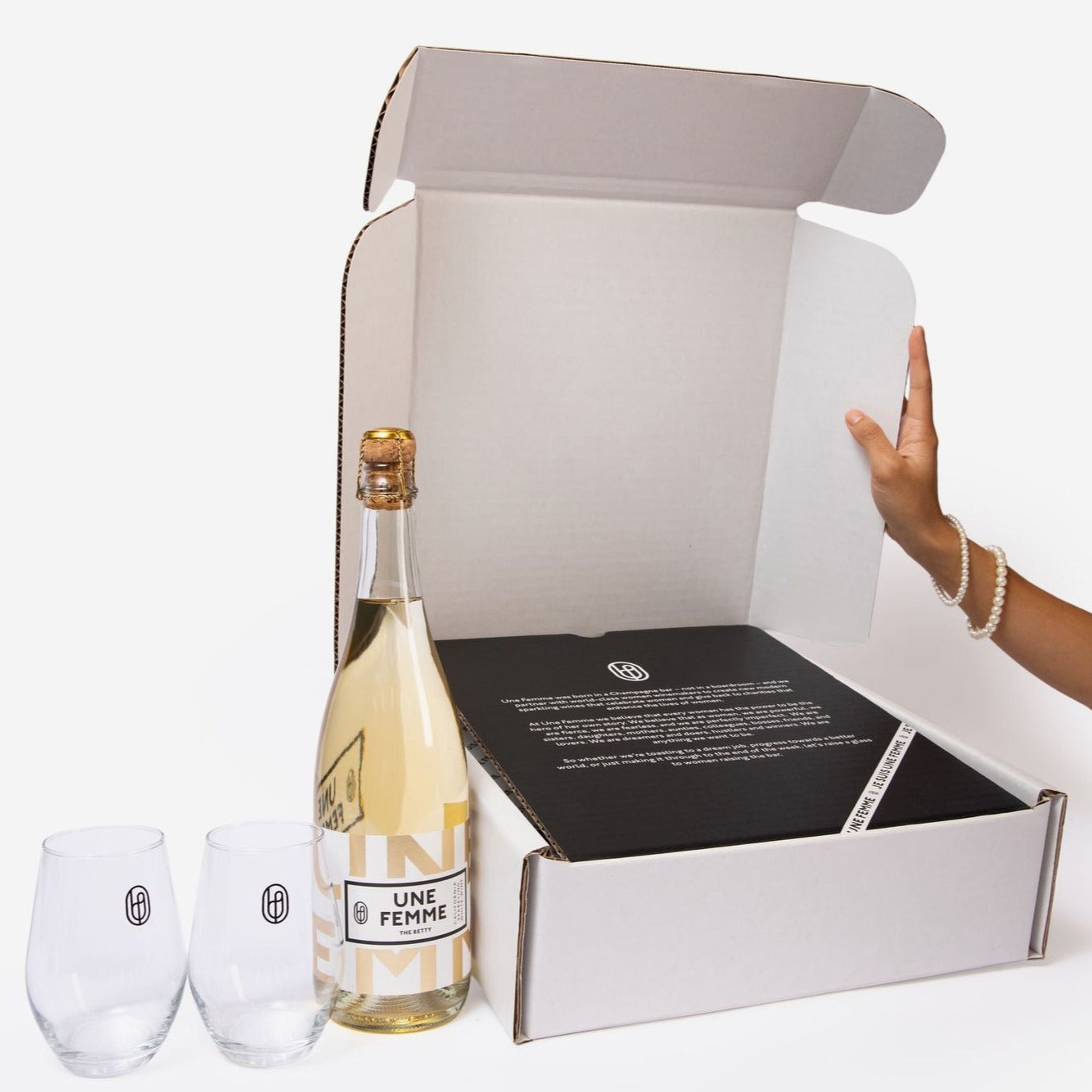 The Betty with 2 Stemless Wine Glasses Gift Pack