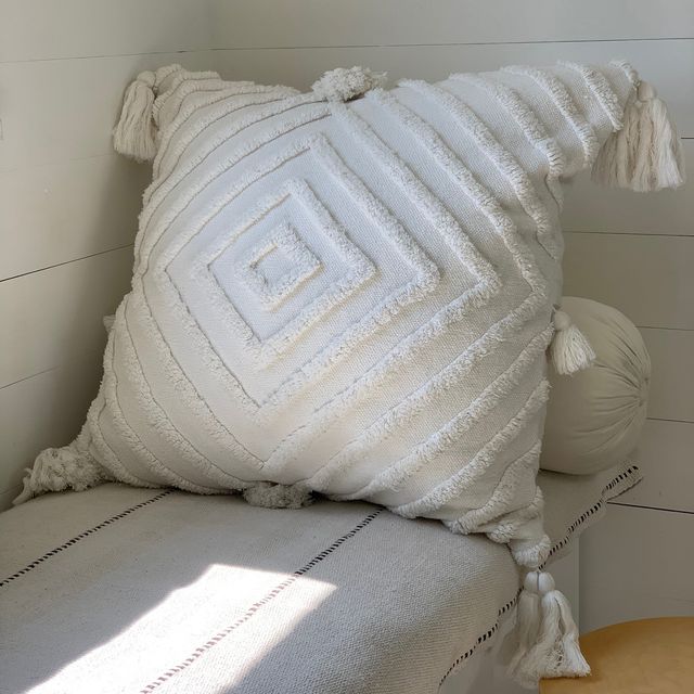 Stella Tufted and Hand Loomed Cotton Pillow 26" - Kora