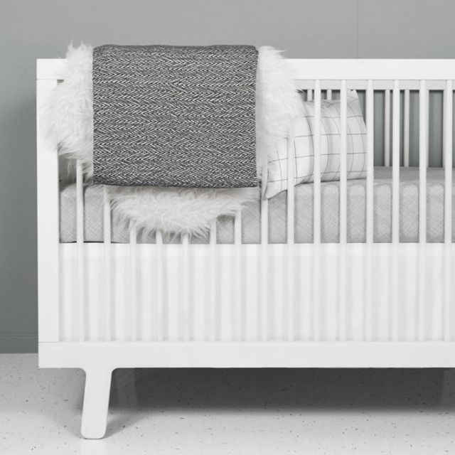 Avi Deluxe Crib Bedding Set