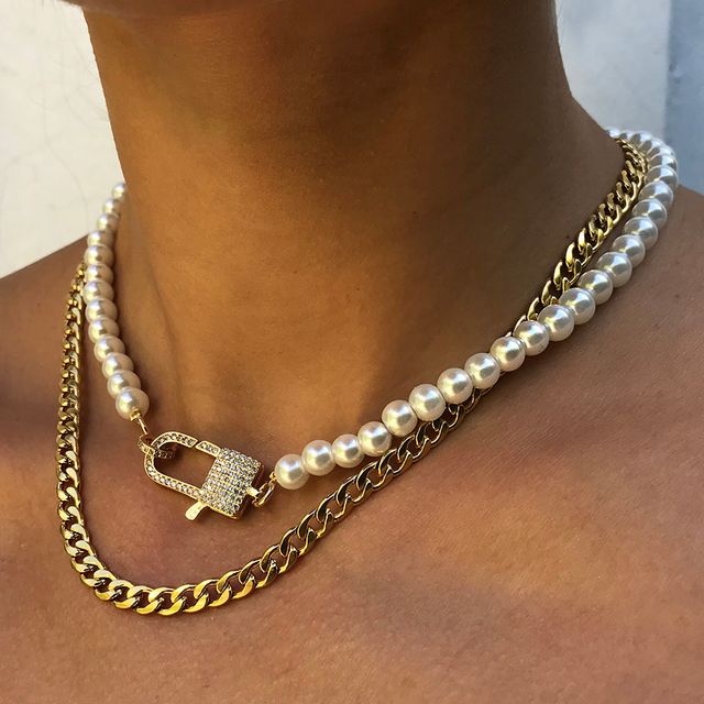 The Pearly Clasp Choker Gold