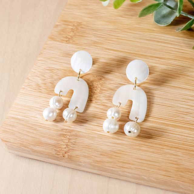 White Asymmetrical Pearl Earrings - Mother of Pearl | LIKHÂ