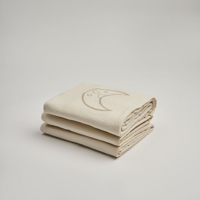 Organic and Fairtrade Cotton Crib Sheet and Muslin Wrap Set