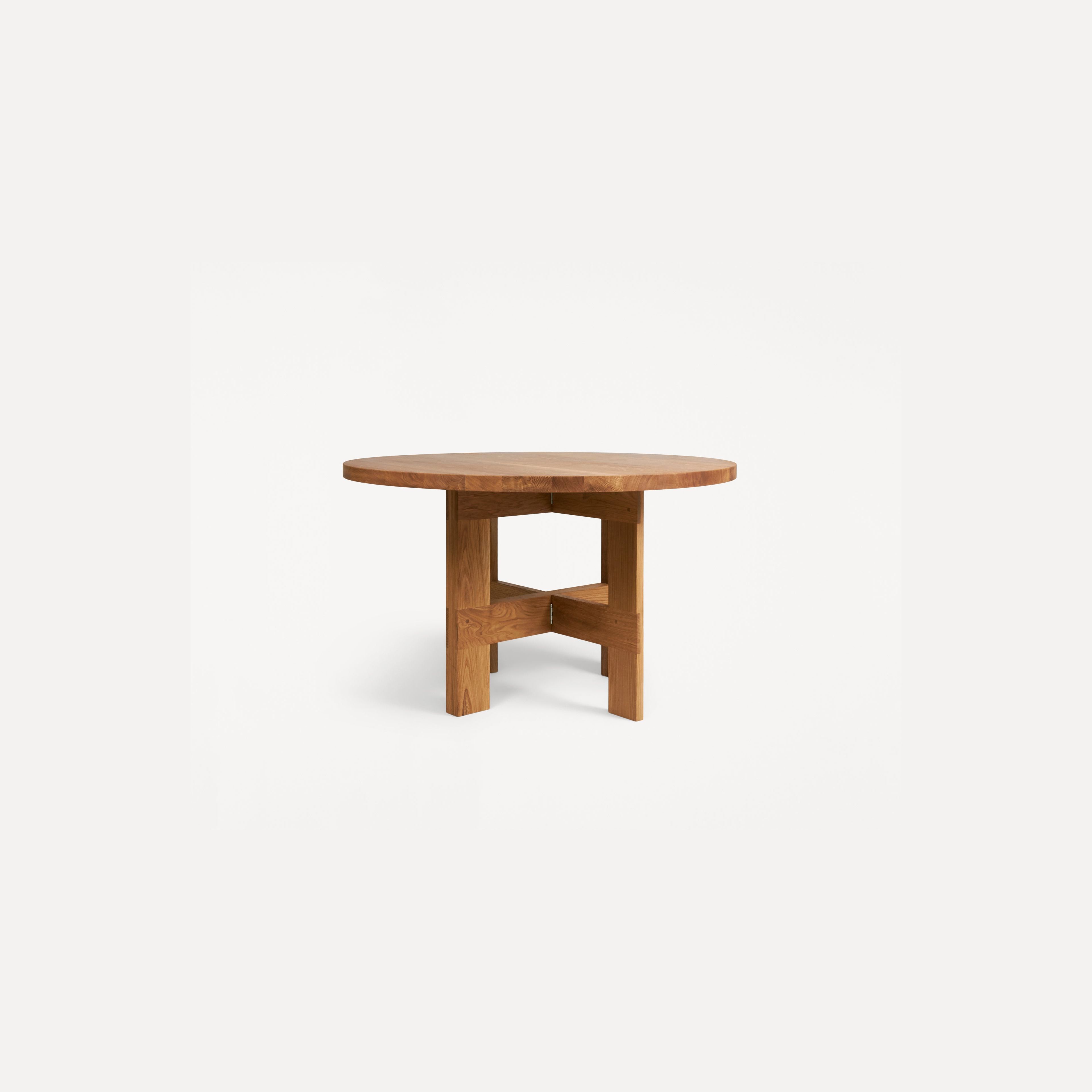 Farmhouse Trestle Table | Natural Oak | 120 Ø Round
