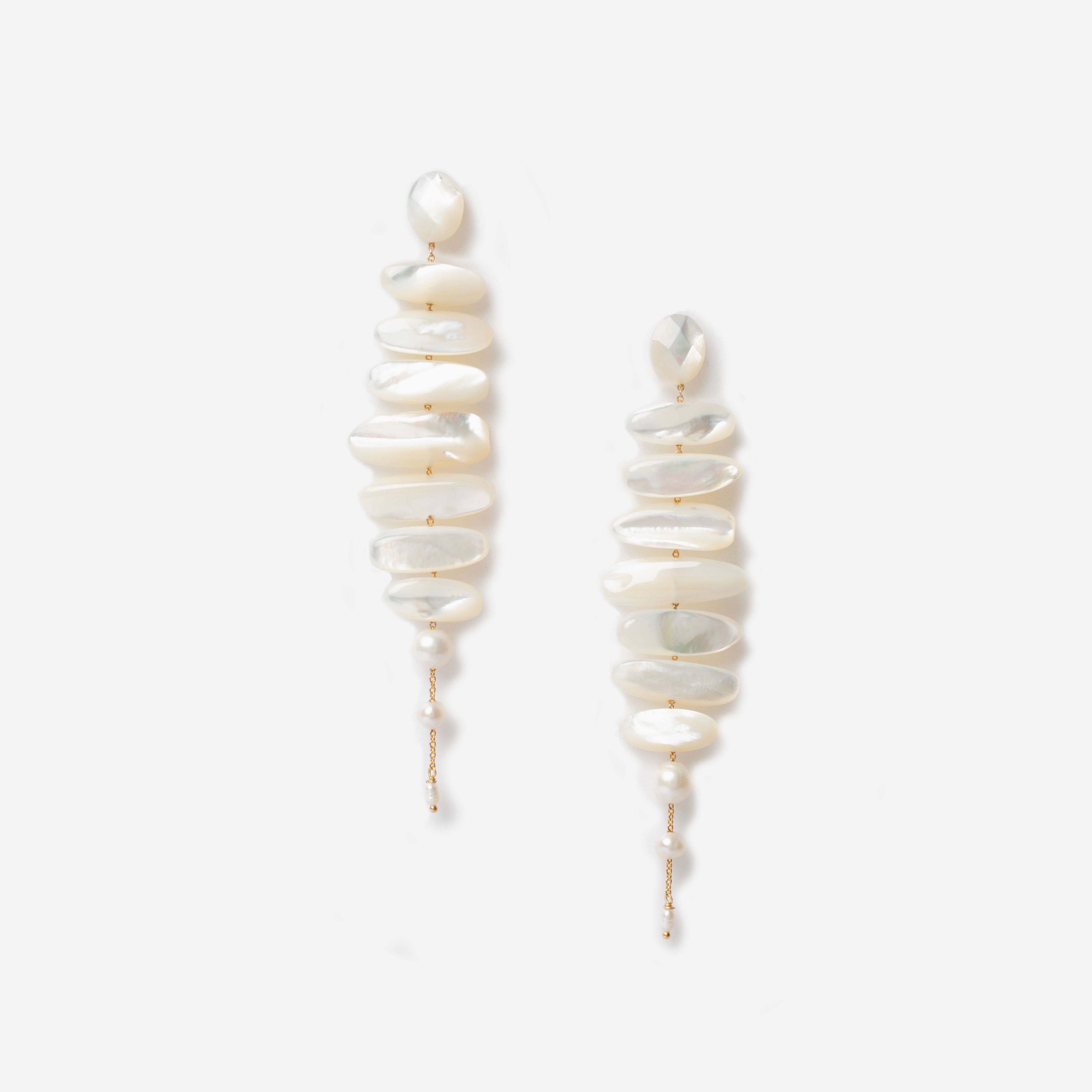 Mizumi Earrings White MOP