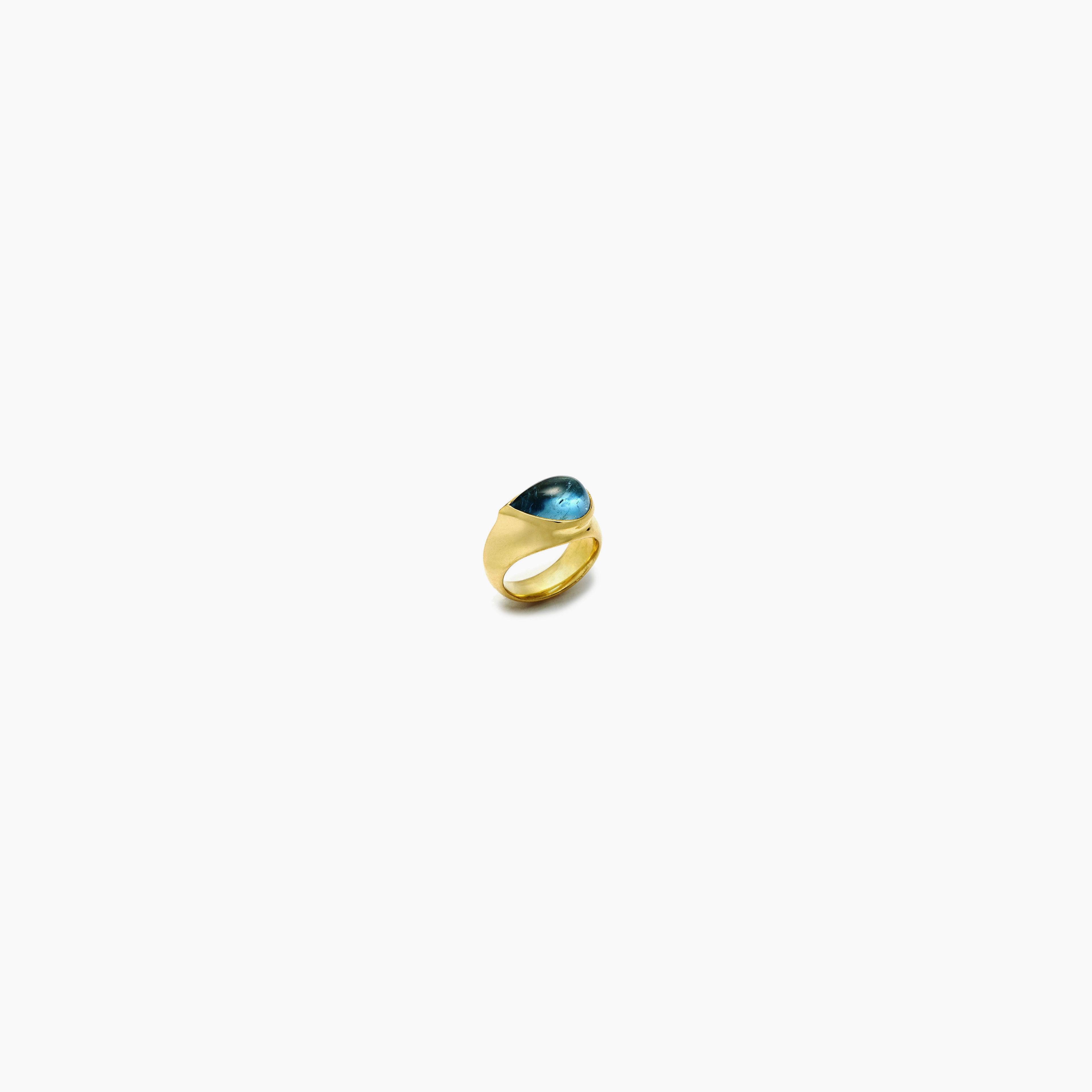 Pear-Shaped Aquamarine Ring set in 18kt Gold