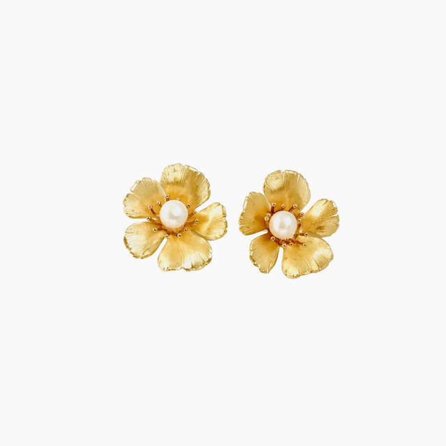 The Pink Reef small golden flower stud with pearl