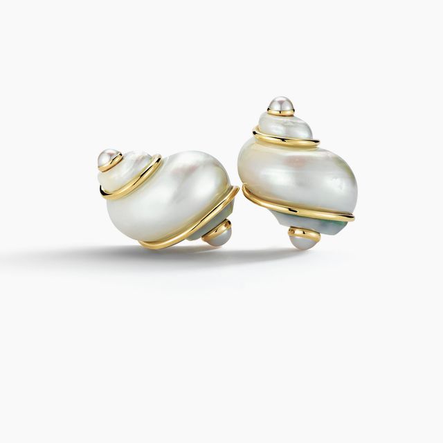 Turbo Shell Earrings in Pearl